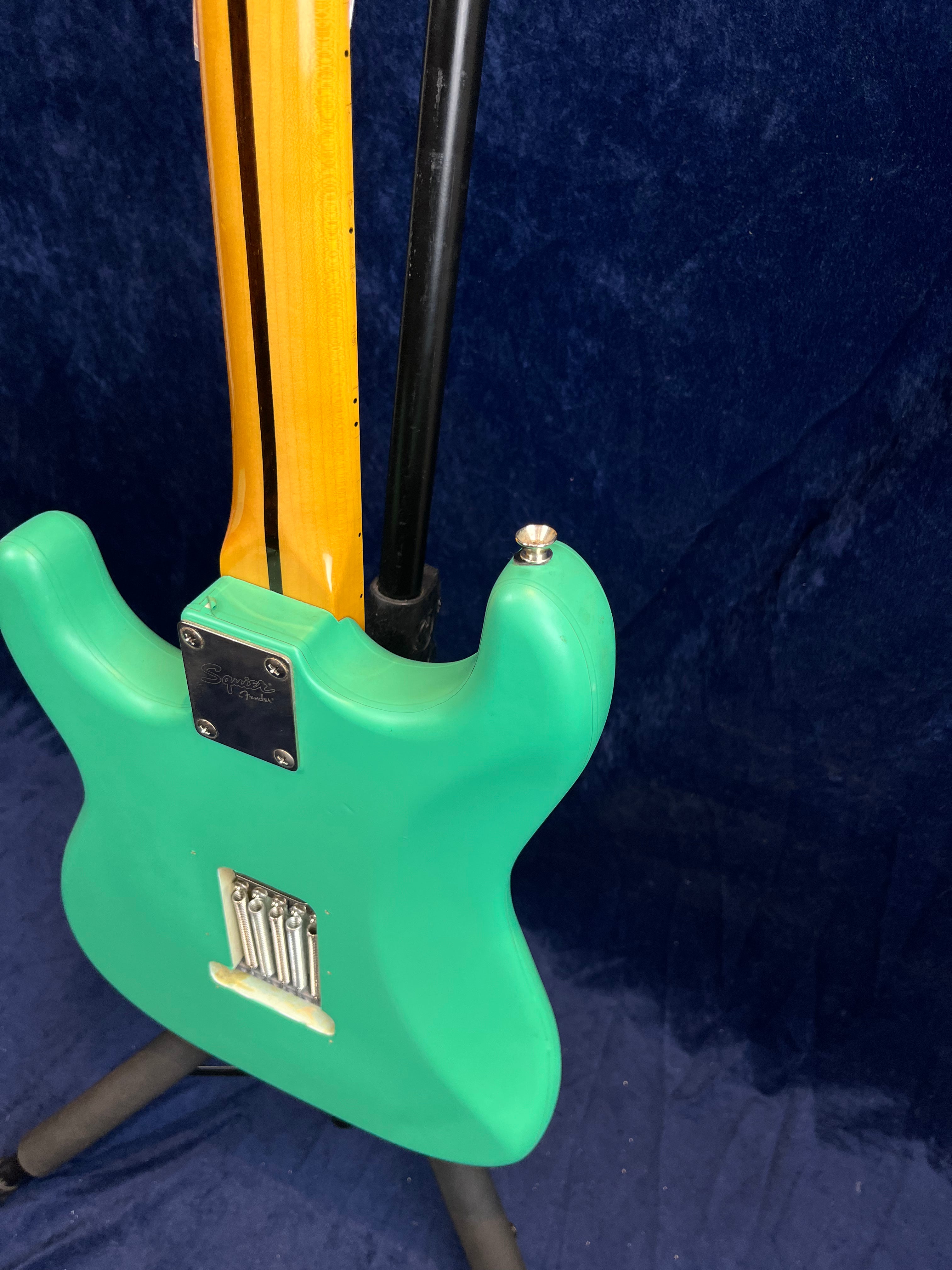 Squier Classic Vibe Stratocaster années 60, couleur Surf Green (avec wrap), d'occasion