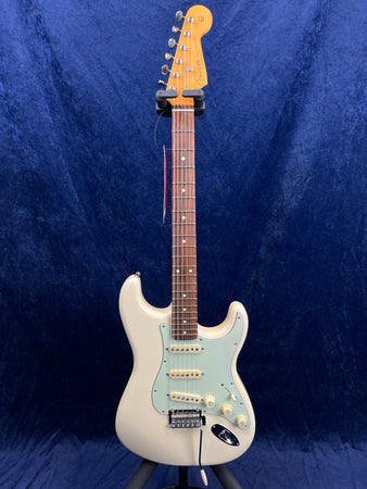 Fender Vintera 60s Modified Pau Ferro 2022 Model in Olympic White