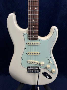 Fender Vintera 60s Modified Pau Ferro 2022 Model in Olympic White
