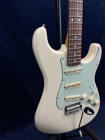 Fender Vintera 60s Modified Pau Ferro 2022 Model in Olympic White