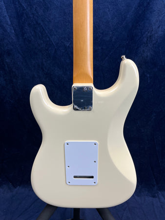 Fender Vintera 60s Modified Pau Ferro 2022 Model in Olympic White