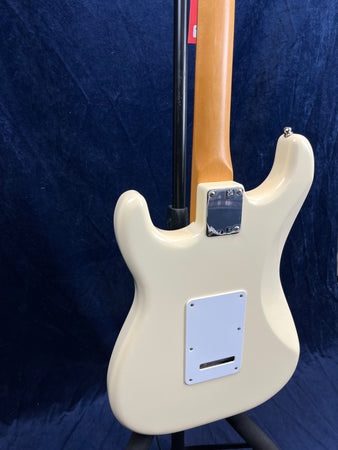 Fender Vintera 60s Modified Pau Ferro 2022 Model in Olympic White