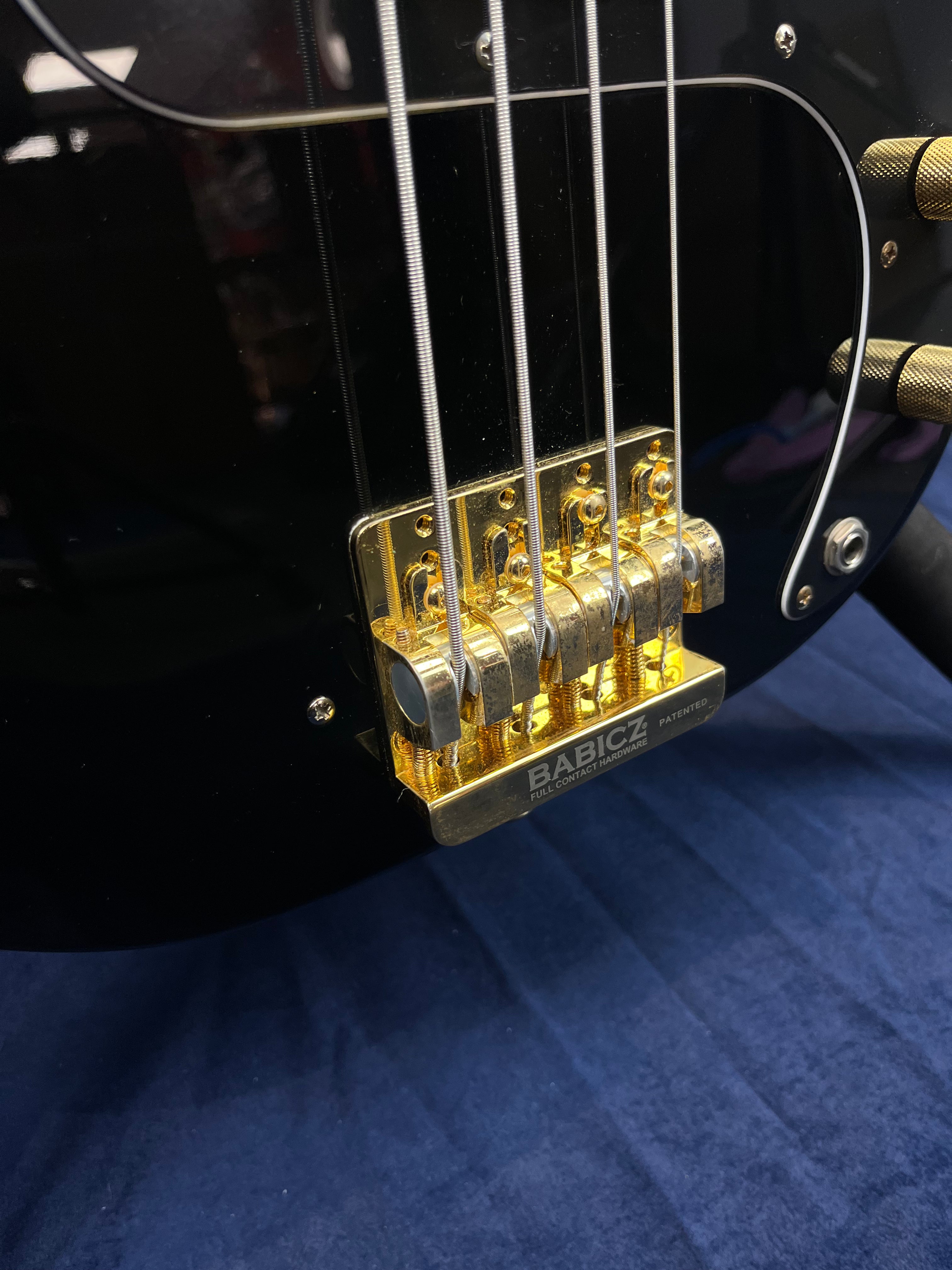 Basse Collection Power P-Bass accastillage doré en noir d'occasion