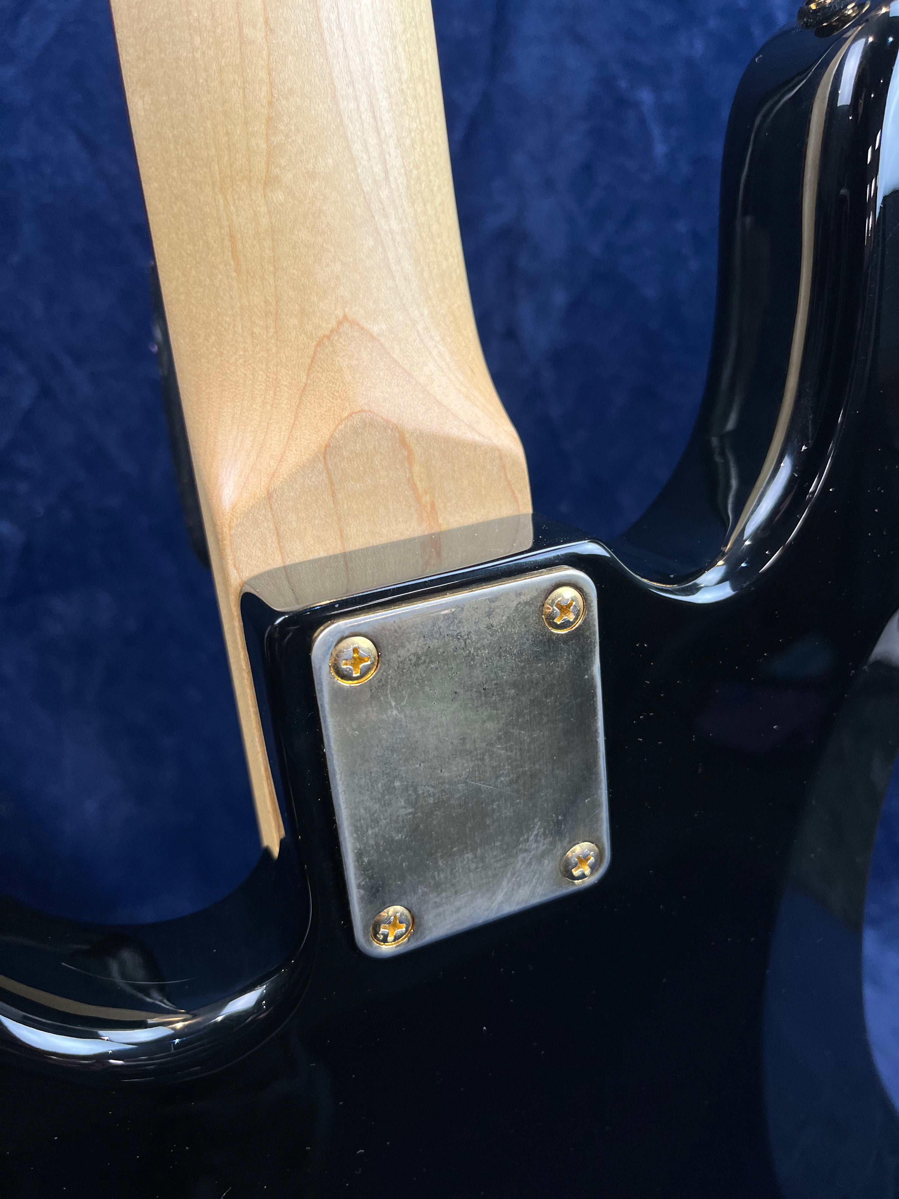 Basse Collection Power P-Bass accastillage doré en noir d'occasion