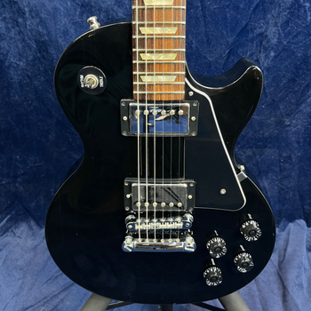 Gibson Les Paul Studio 2008 Model in Ebony Pre-owned with Hard Case