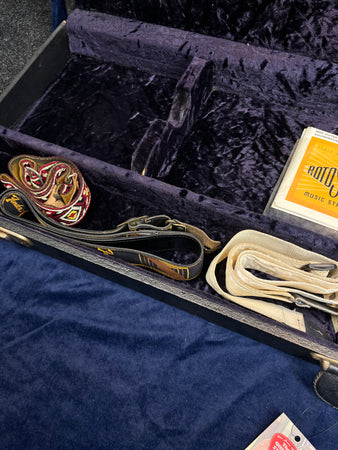 Fender 1975 Jazz Bass in Sunburst with Hard Case Pre-owned