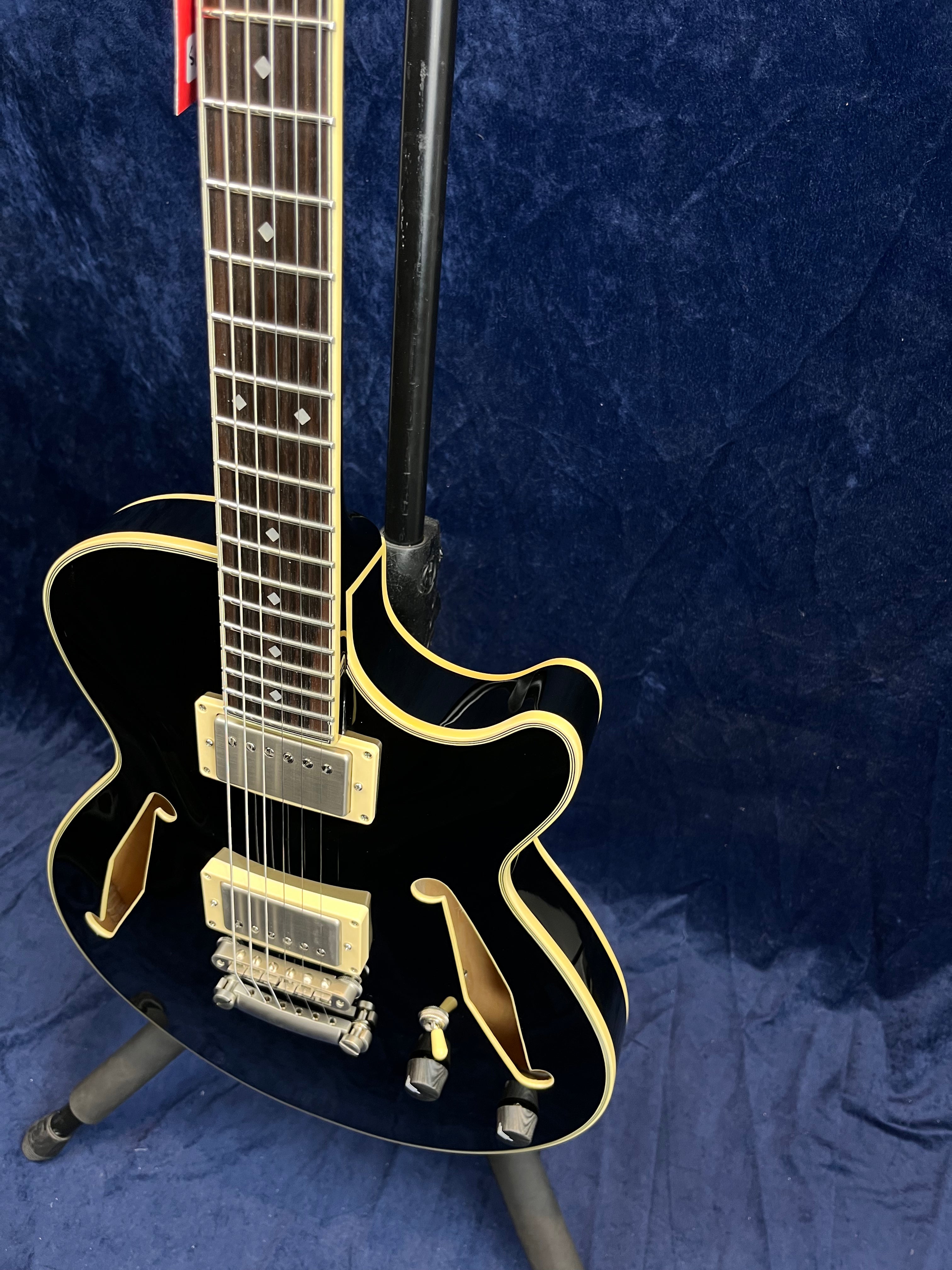 Guitare électrique D'Angelico Excel SS Tour Semi-Hollow en noir (produit de catégorie B)