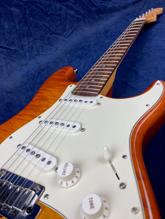 Fender Custom Shop Stratocaster Custom Deluxe in Flame Top Honeyburst Pre-owned