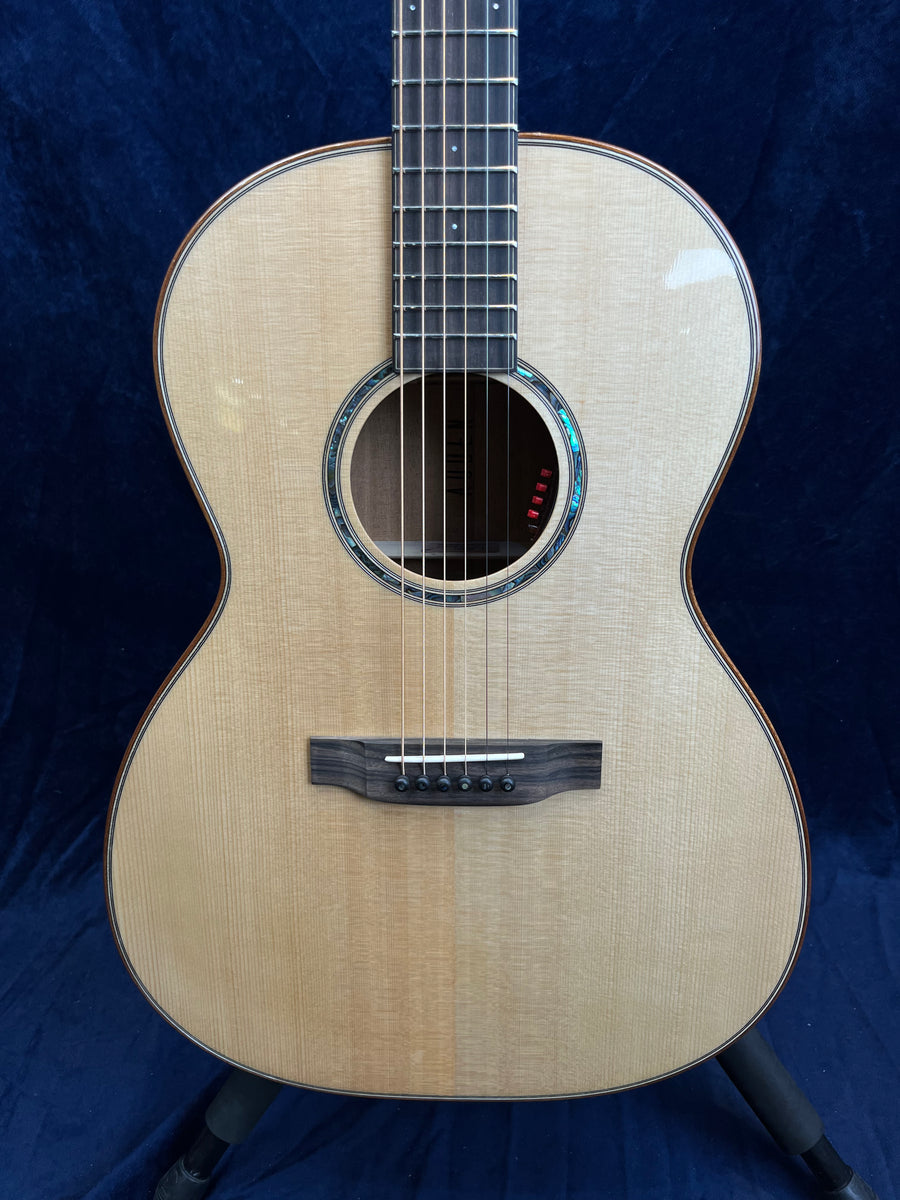 Auden Artist Series Chester Electro Acoustic All Gloss Spruce/Mahogany in Hard Case