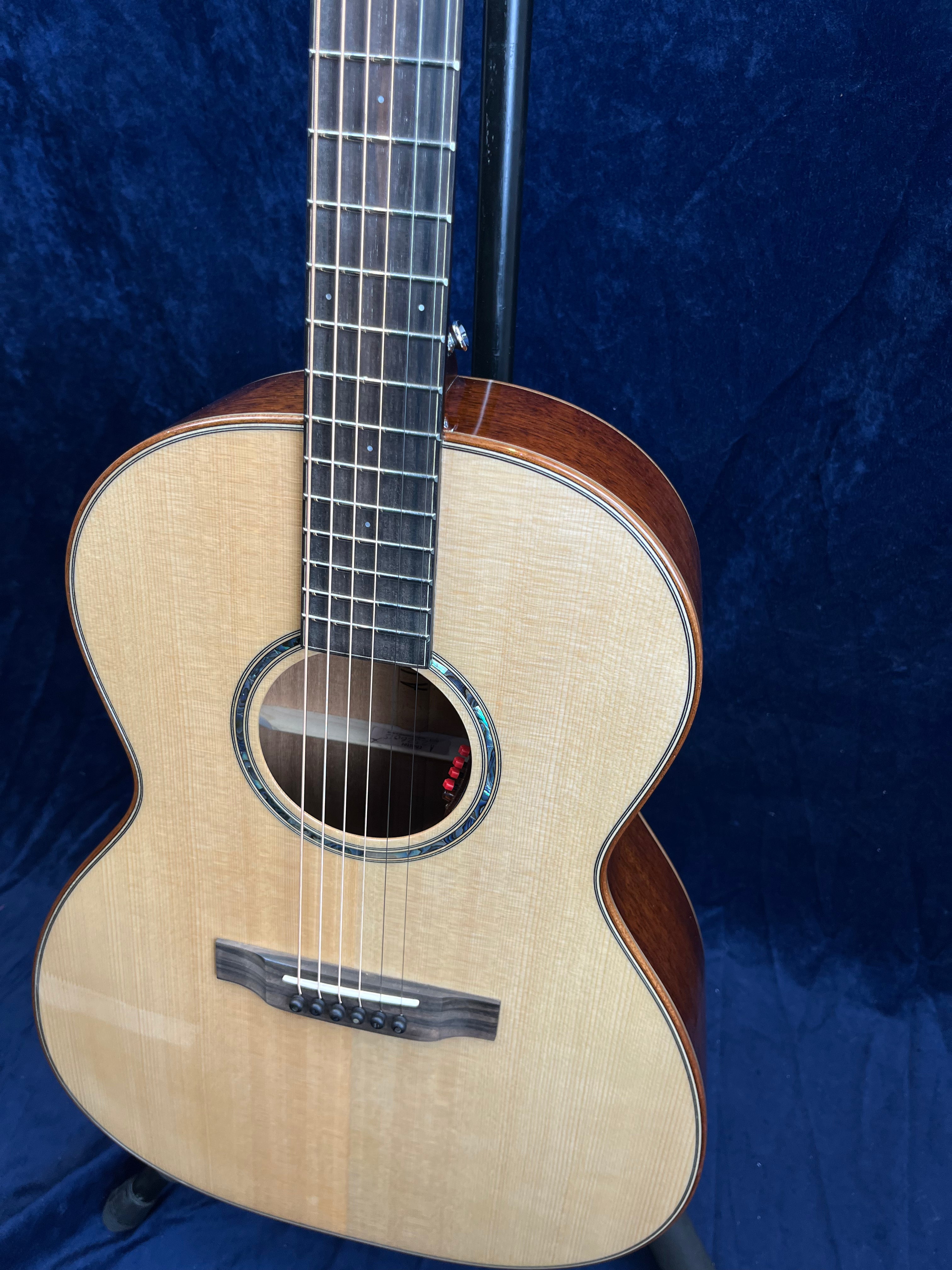 Auden Artist Series Chester Electro Acoustic All Gloss Spruce/Mahogany in Hard Case
