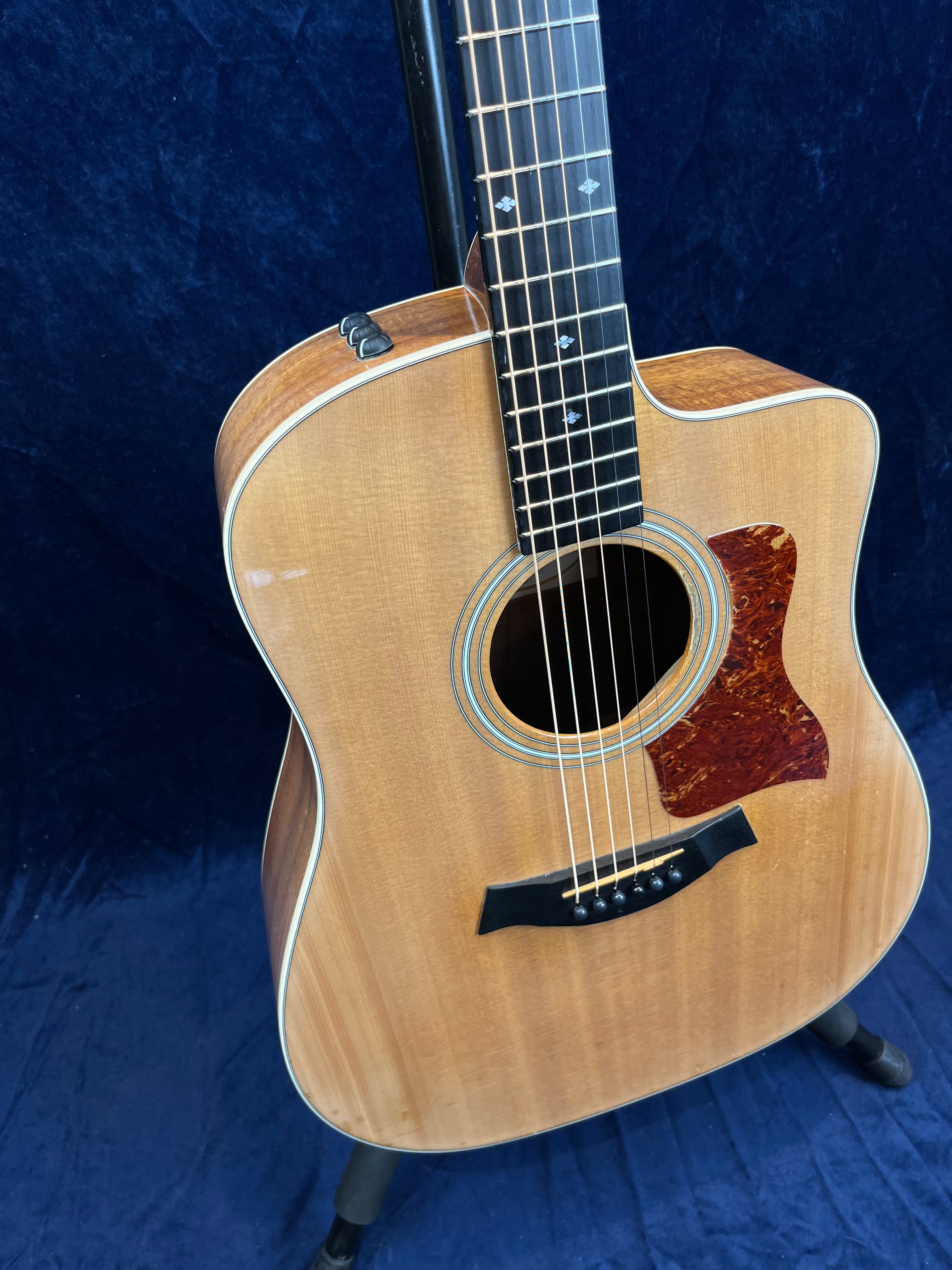 Taylor 210CE-DLX Koa Dreadnought ES1 2014 Naturelle d'occasion