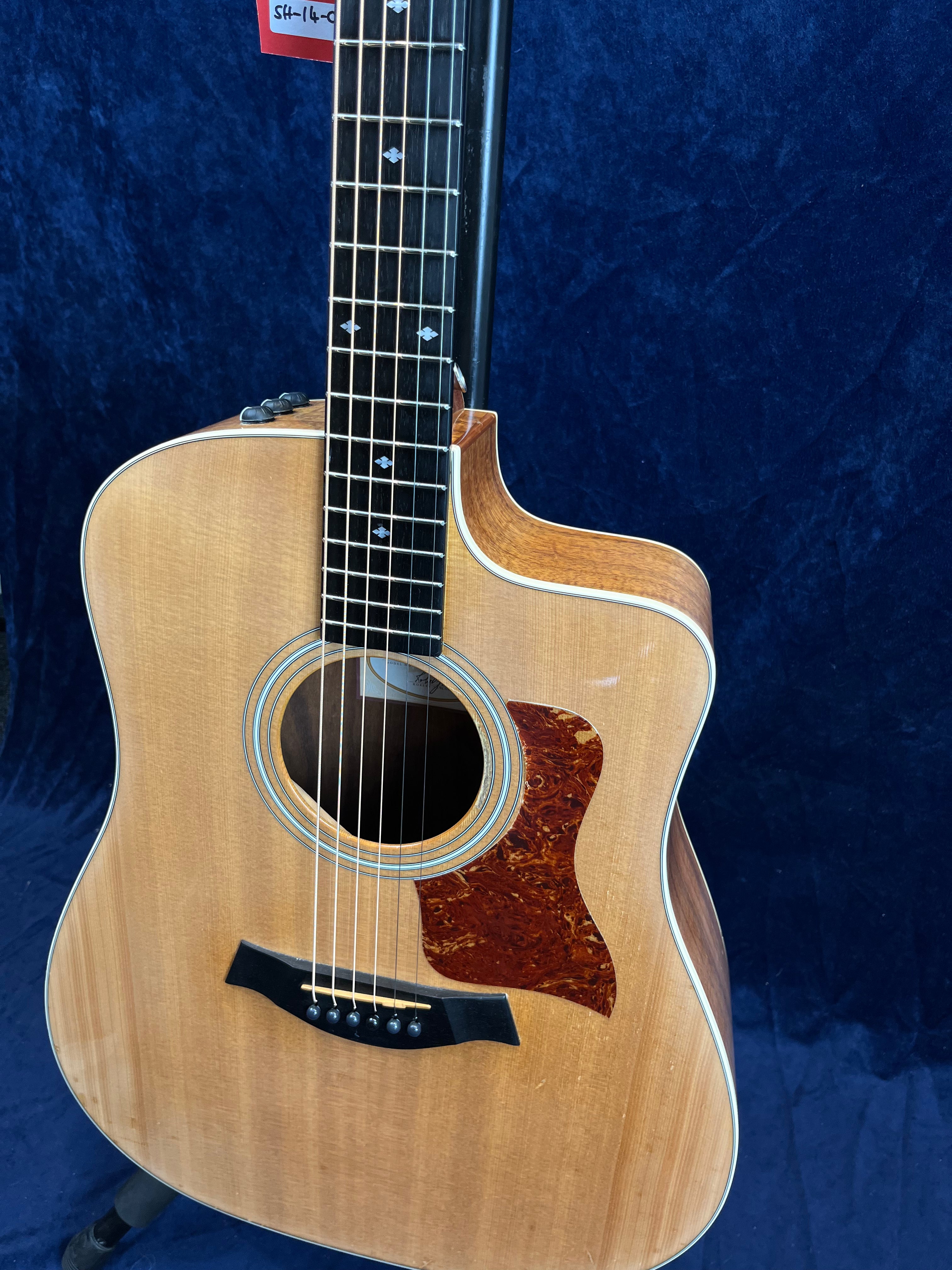 Taylor 210CE-DLX Koa Dreadnought ES1 2014 Naturelle d'occasion
