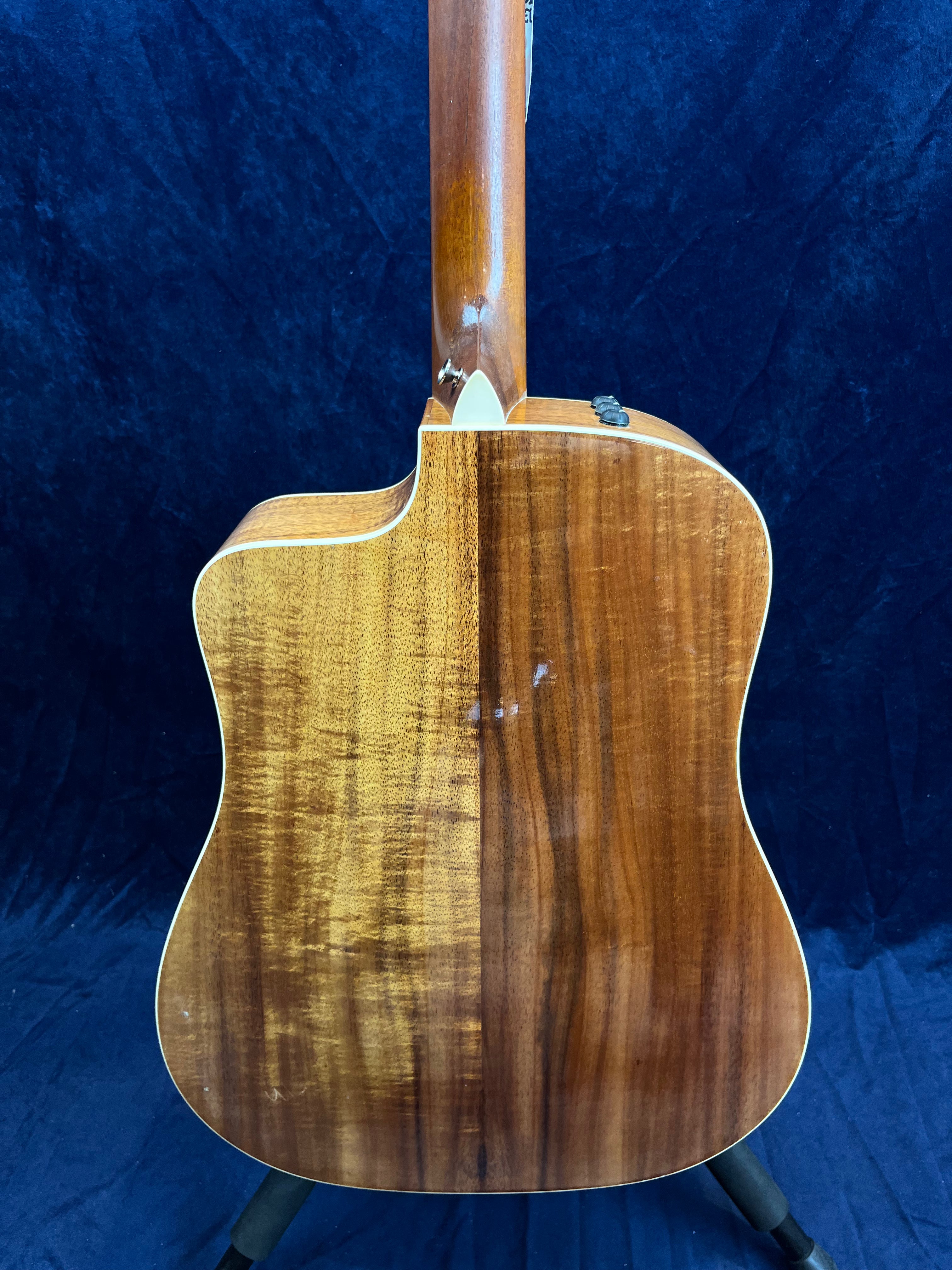 Taylor 210CE-DLX Koa Dreadnought ES1 2014 Naturelle d'occasion
