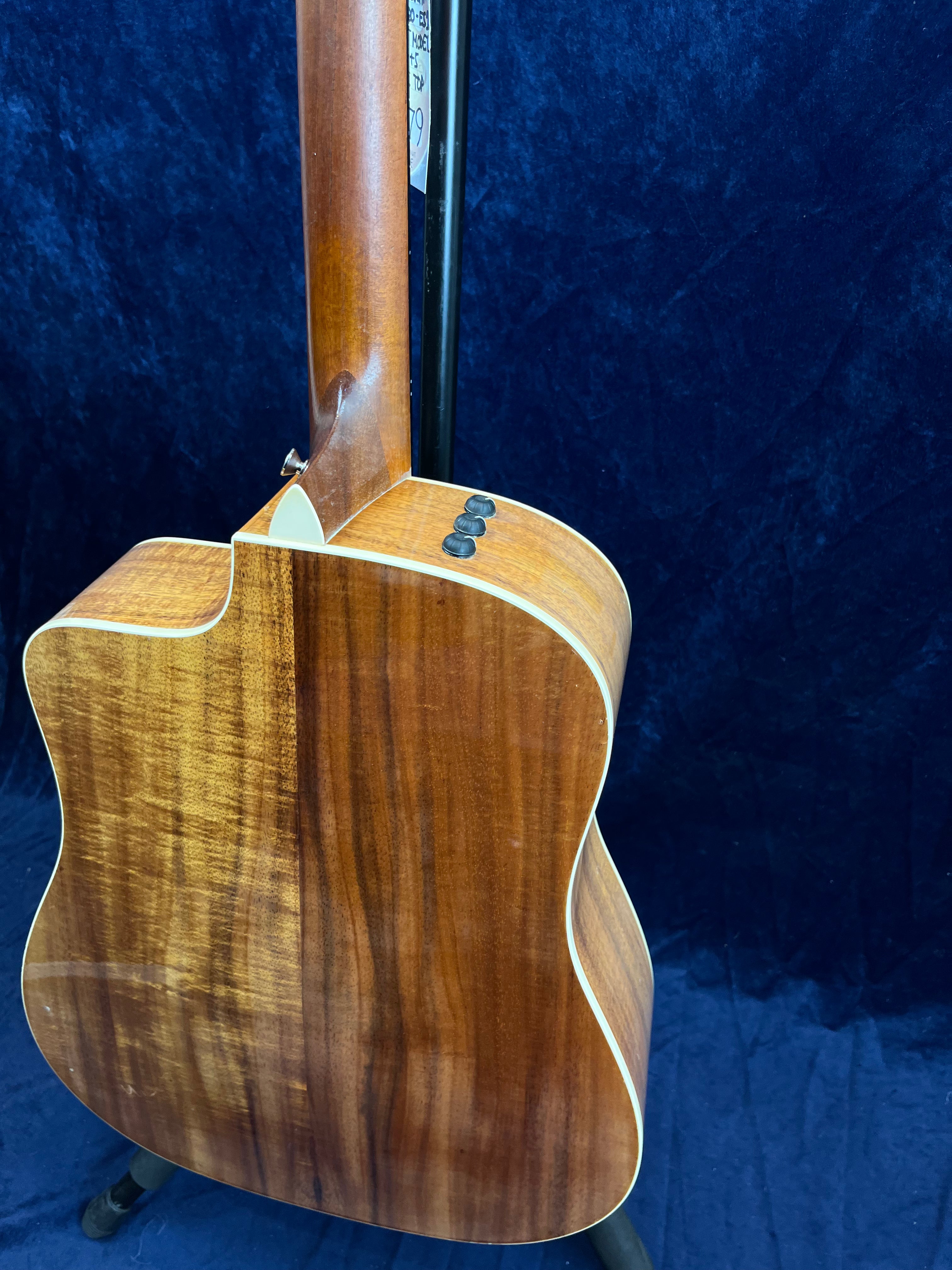 Taylor 210CE-DLX Koa Dreadnought ES1 2014 Naturelle d'occasion