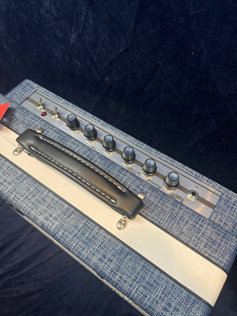 Supro Montauk 1x10 Value Combo Amp 15 Watts in Blue Rhino Hide B-Stock