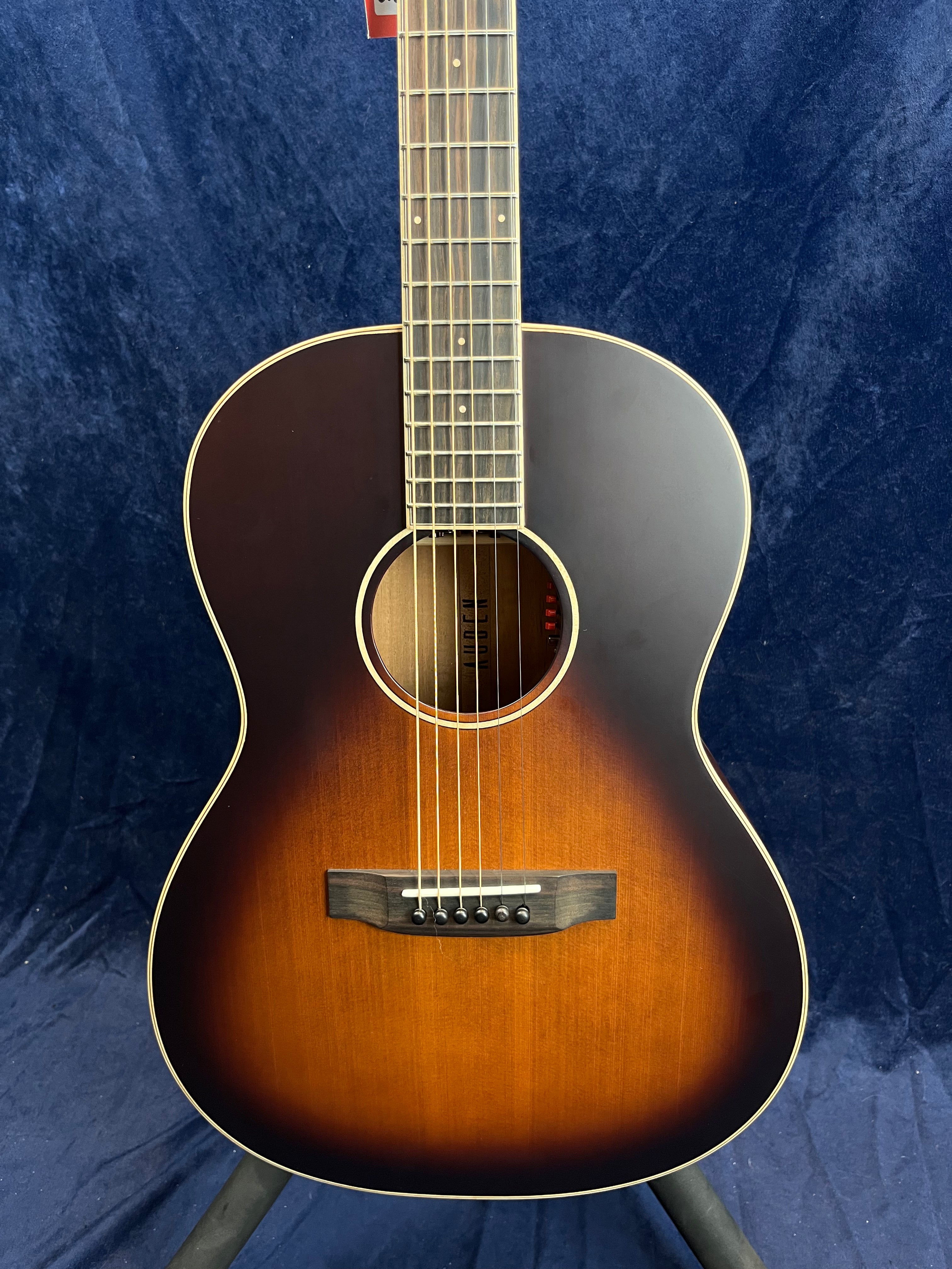 Auden Tobacco Series Julia Électro-acoustique corps plein en Tobacco Burst Satin