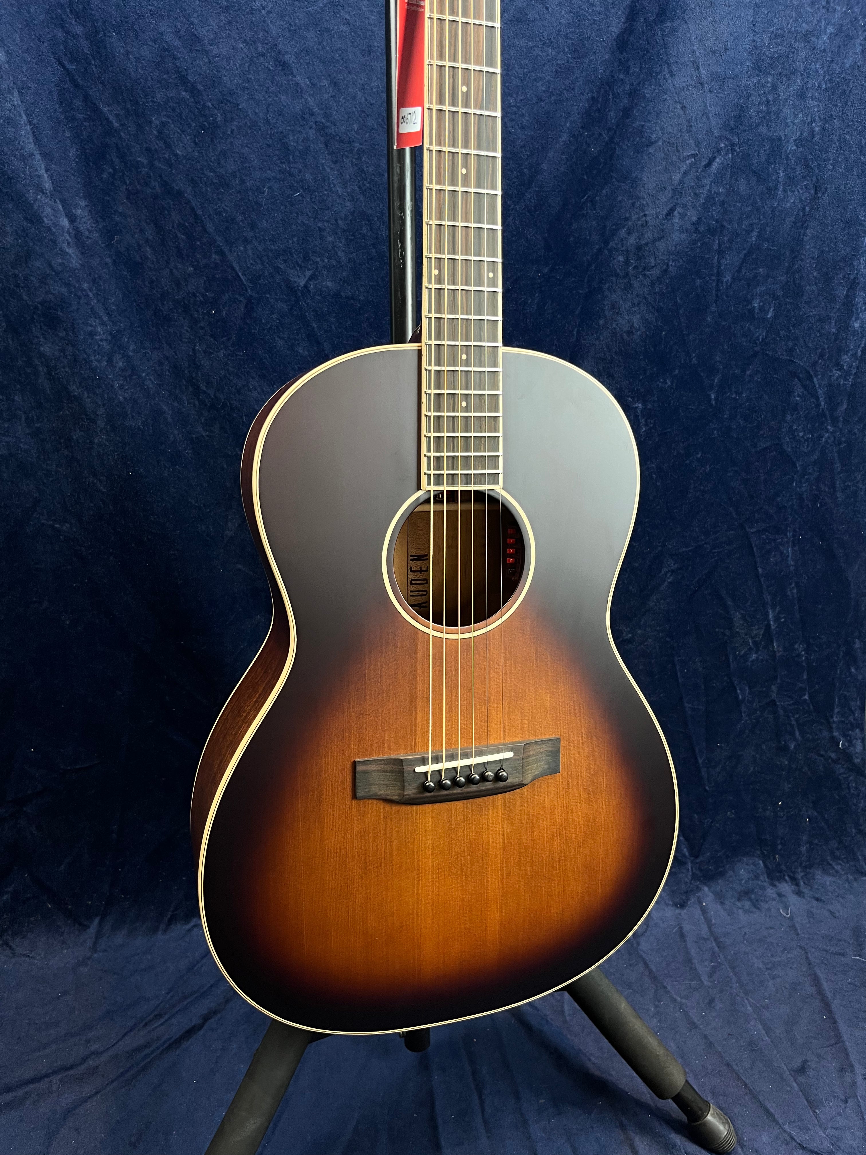 Auden Tobacco Series Julia Électro-acoustique corps plein en Tobacco Burst Satin