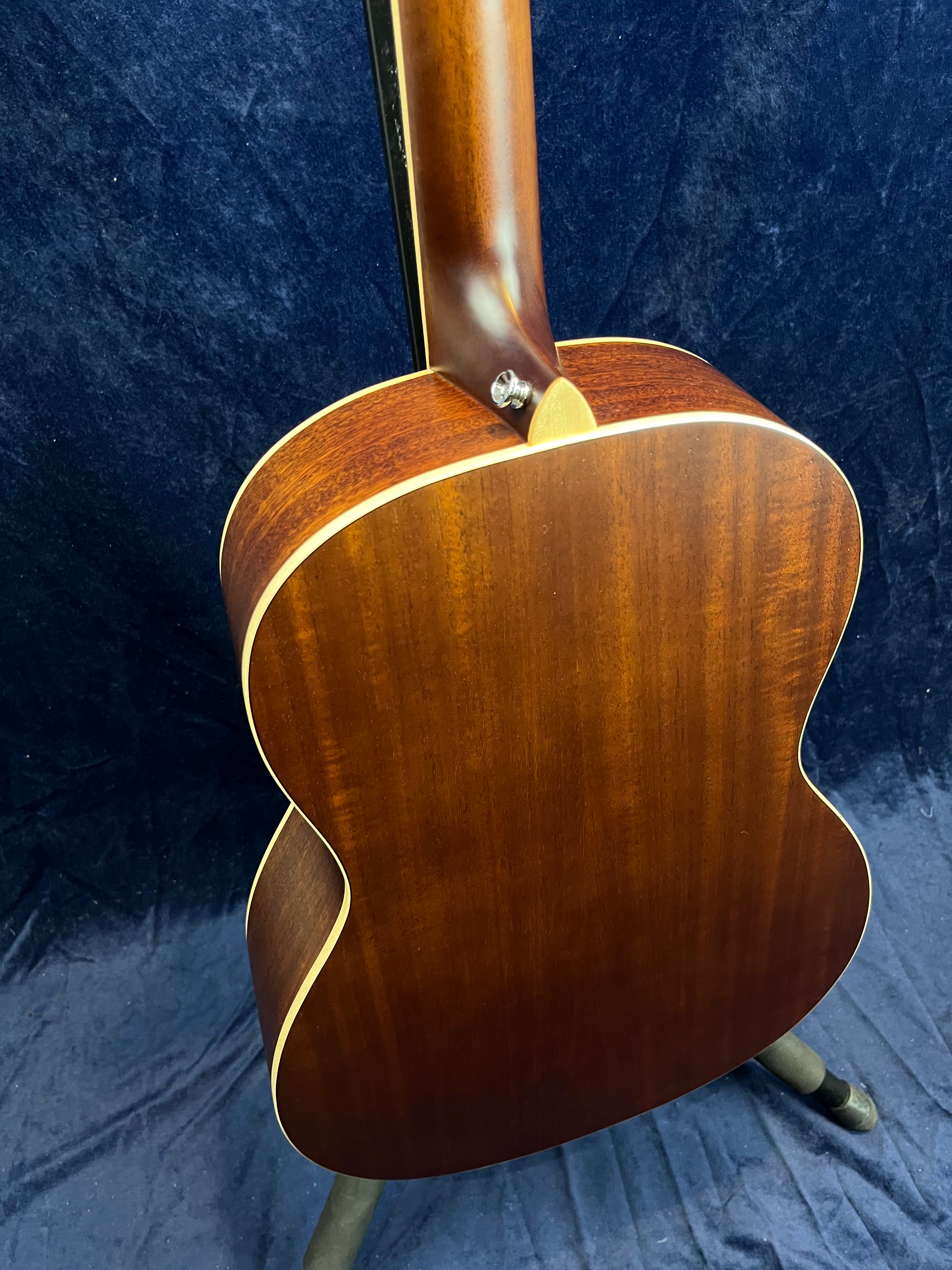 Auden Tobacco Series Julia Électro-acoustique corps plein en Tobacco Burst Satin