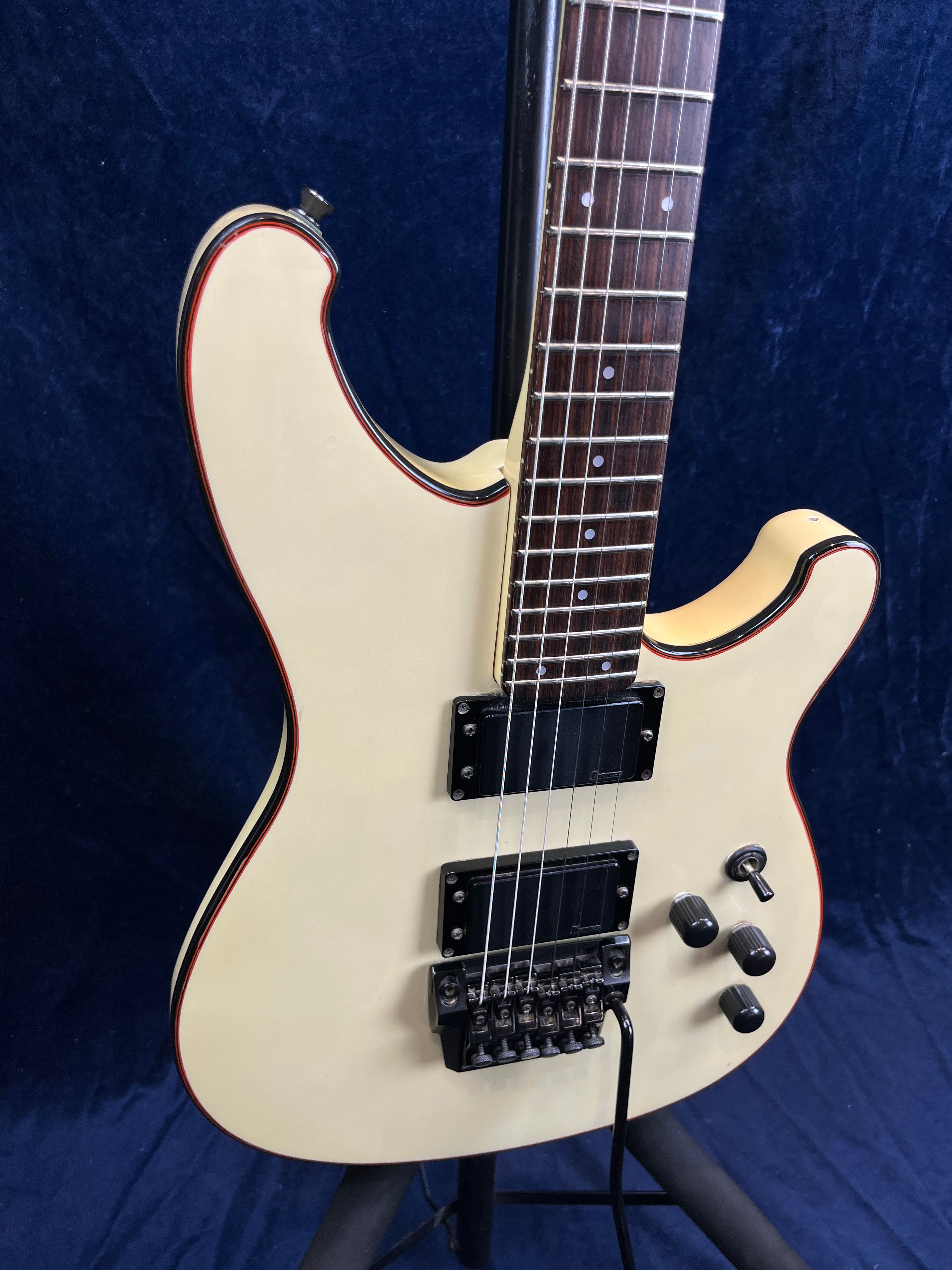 Ibanez RS530 Roadster II Deluxe 1985 blanche d'occasion