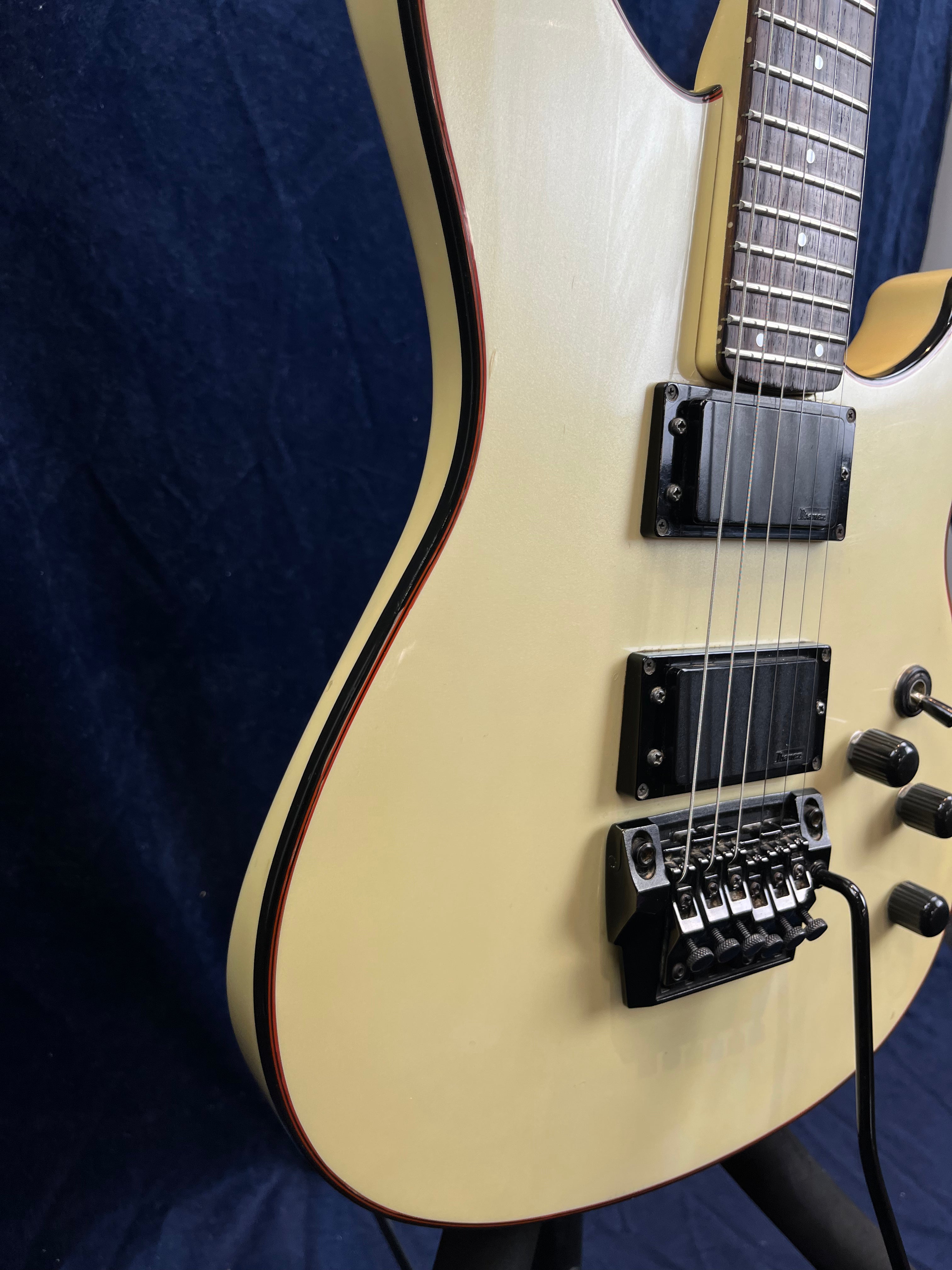 Ibanez RS530 Roadster II Deluxe 1985 blanche d'occasion