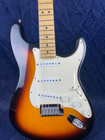 Fender Stratocaster 1993 Model Made in USA Maple Neck Sunburst with Case Pre-owned