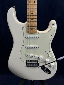 Fender Mexican Standard Stratocaster 2013 in Arctic White Pre-owned