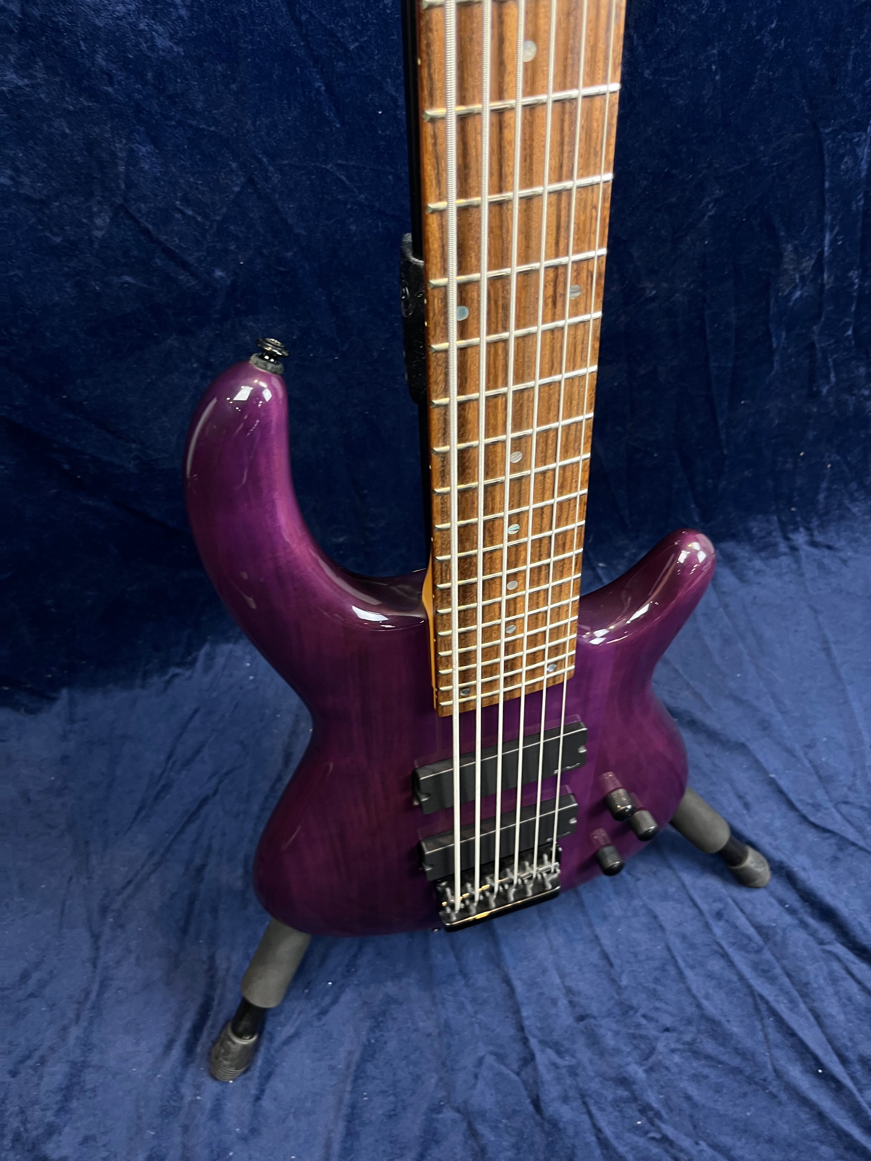 Guitare basse Dean Edge 6 cordes violette d'occasion