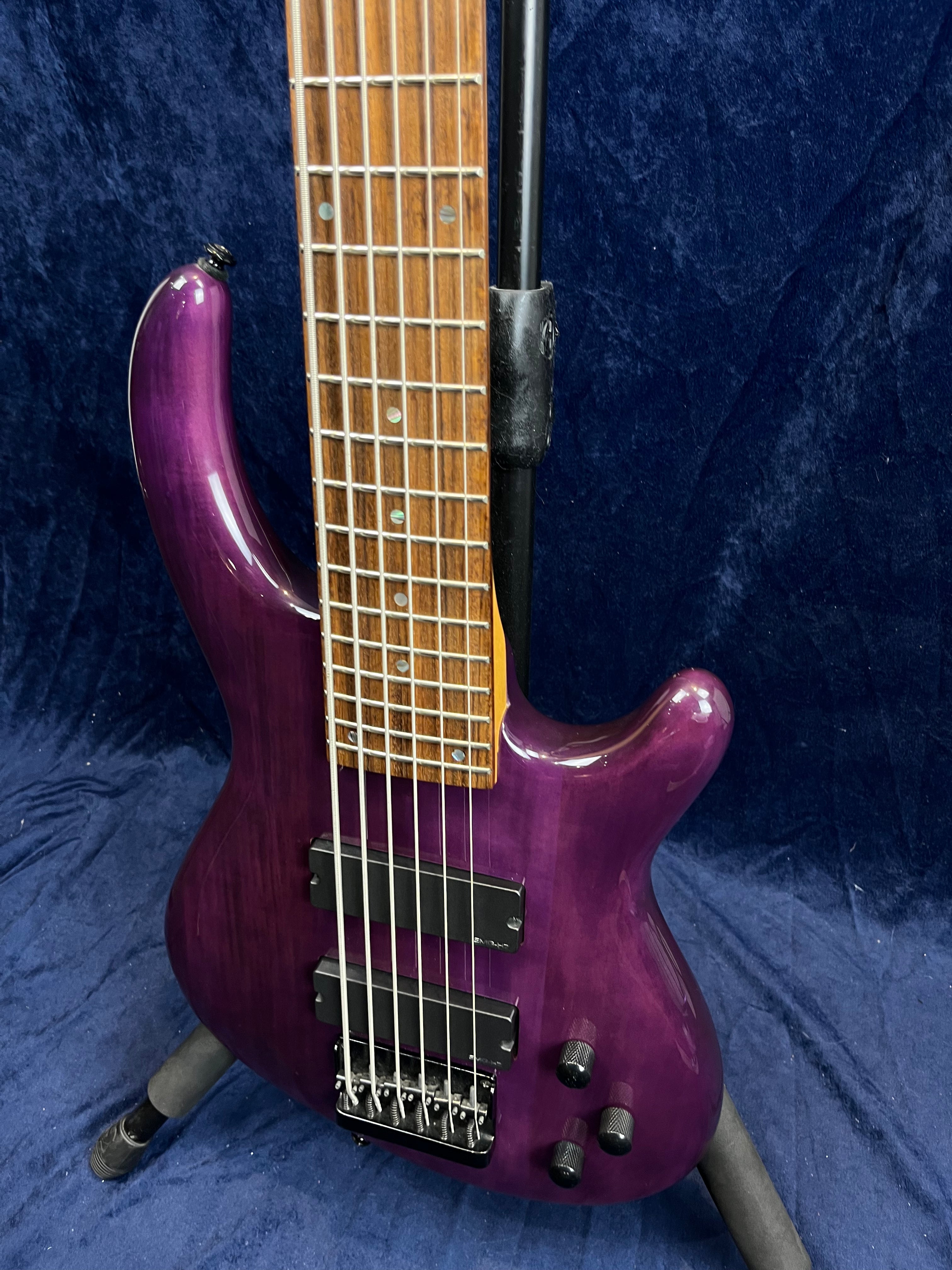 Guitare basse Dean Edge 6 cordes violette d'occasion