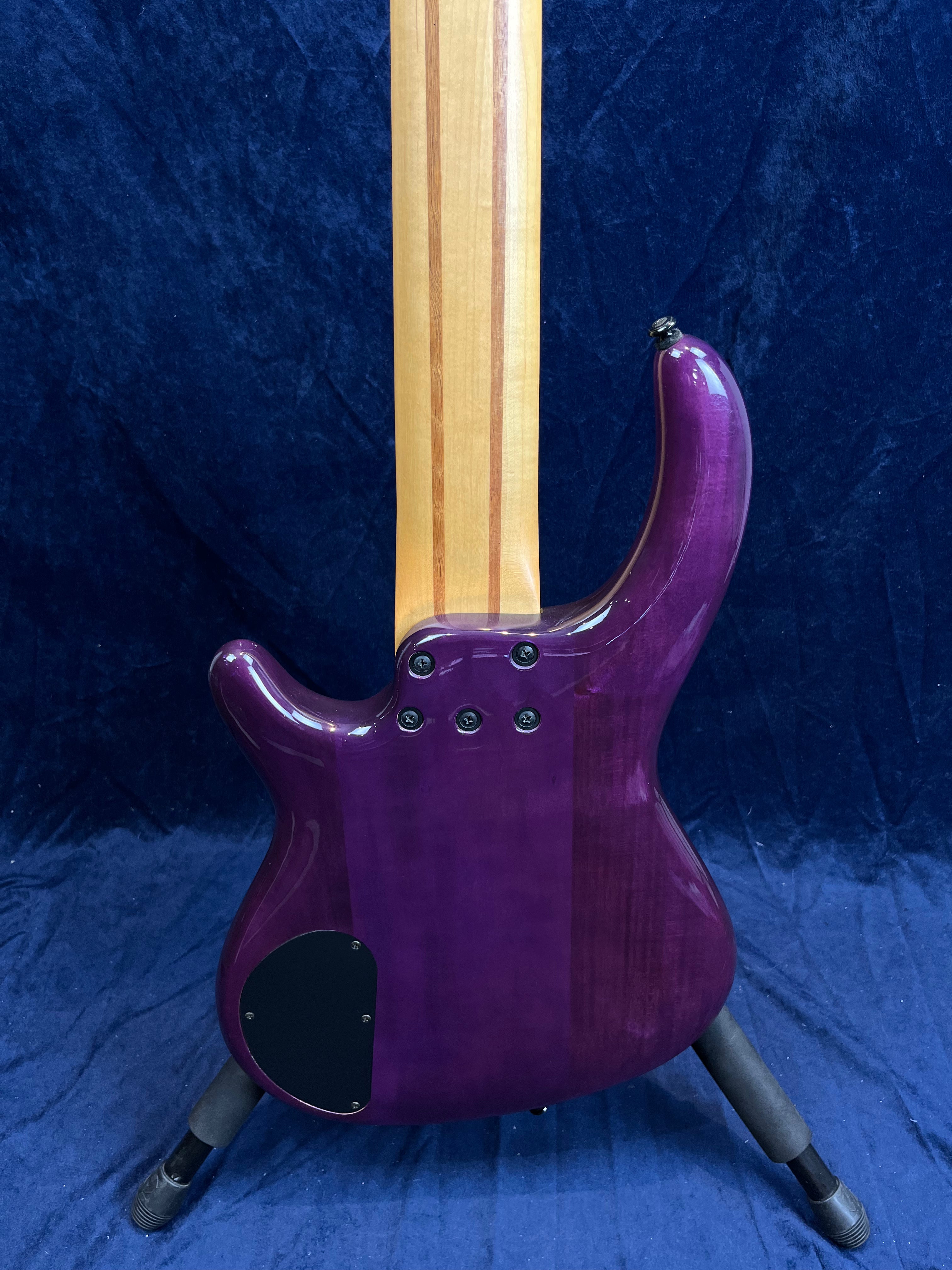 Guitare basse Dean Edge 6 cordes violette d'occasion