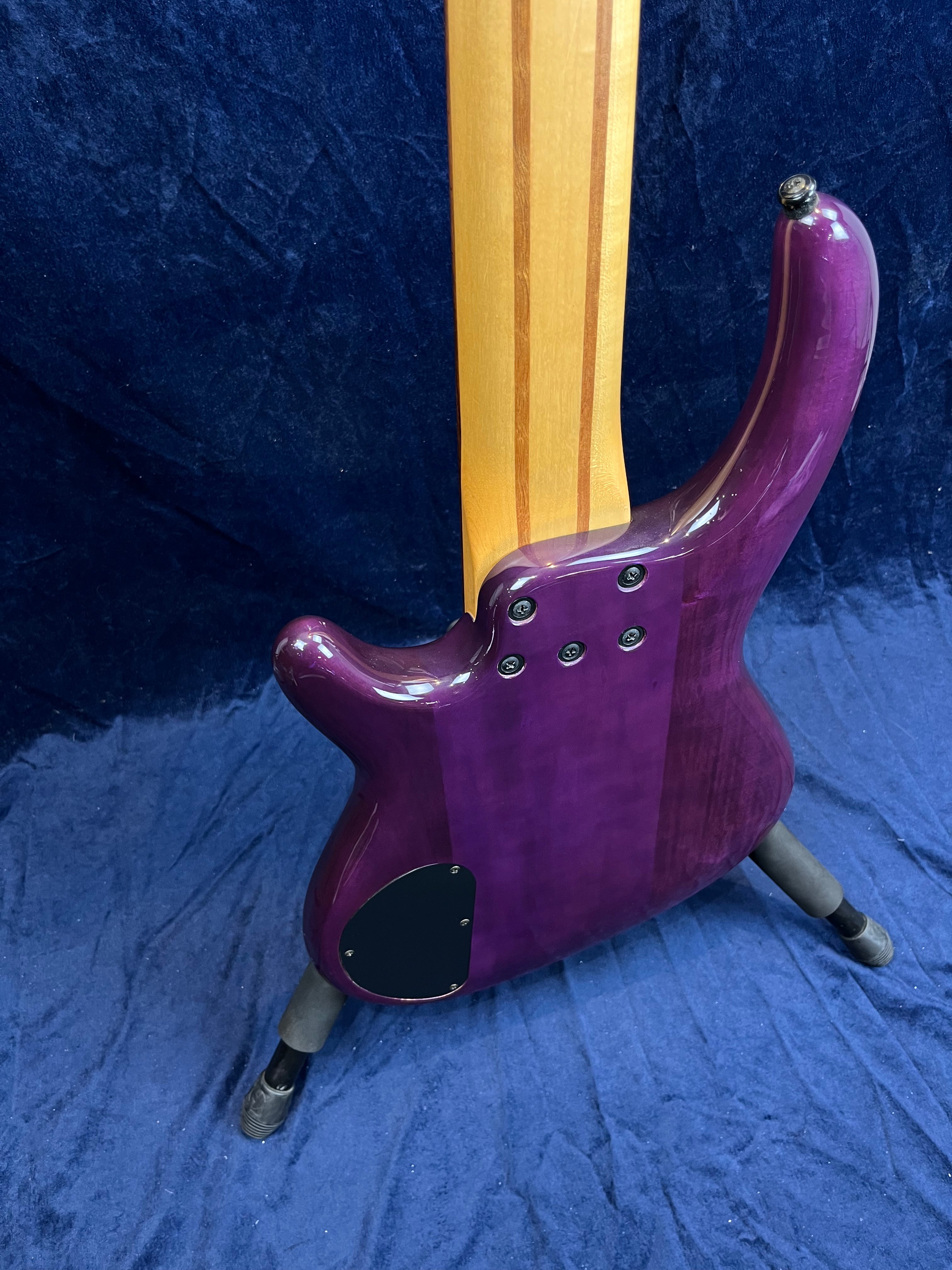 Guitare basse Dean Edge 6 cordes violette d'occasion