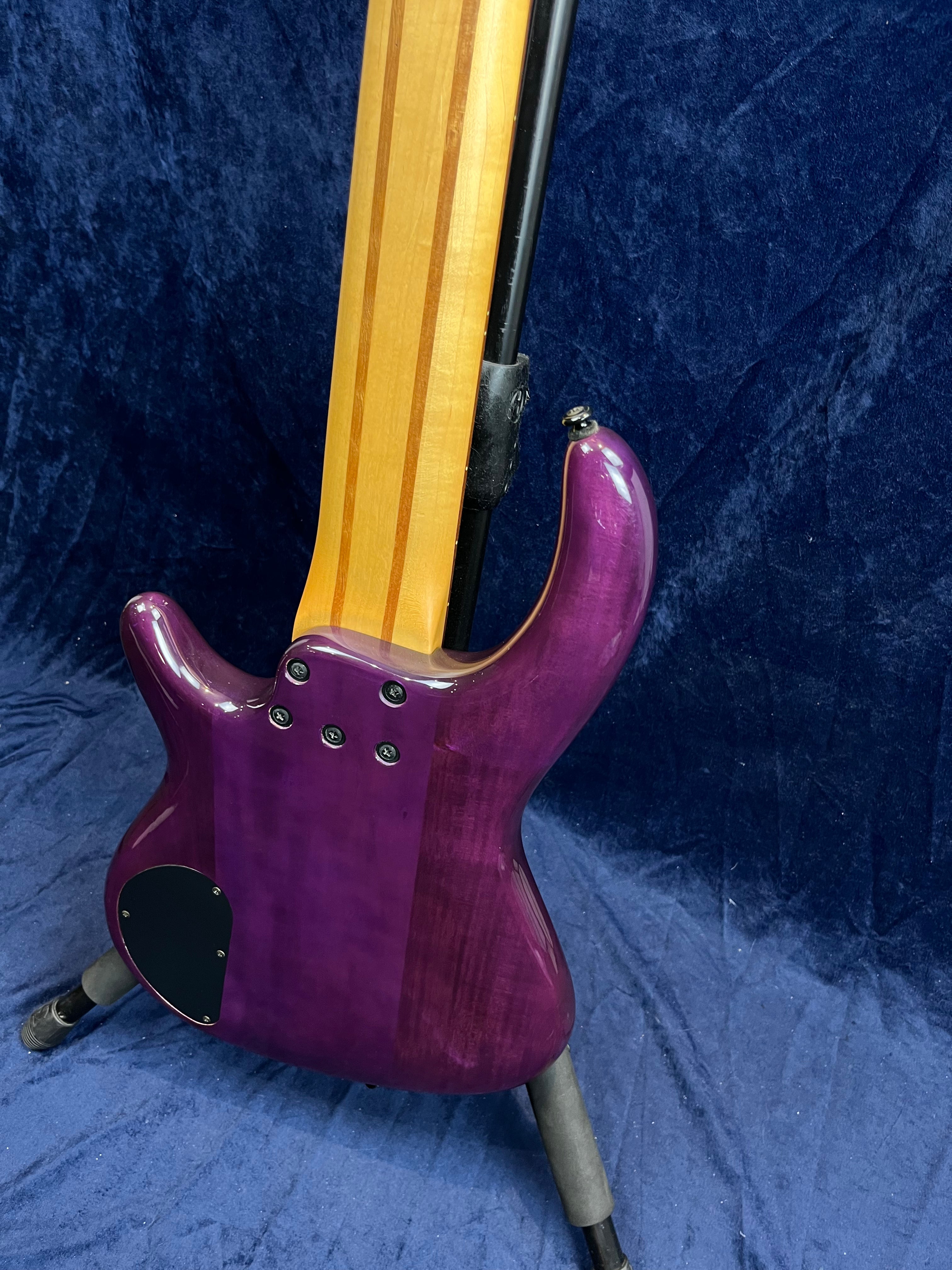 Guitare basse Dean Edge 6 cordes violette d'occasion