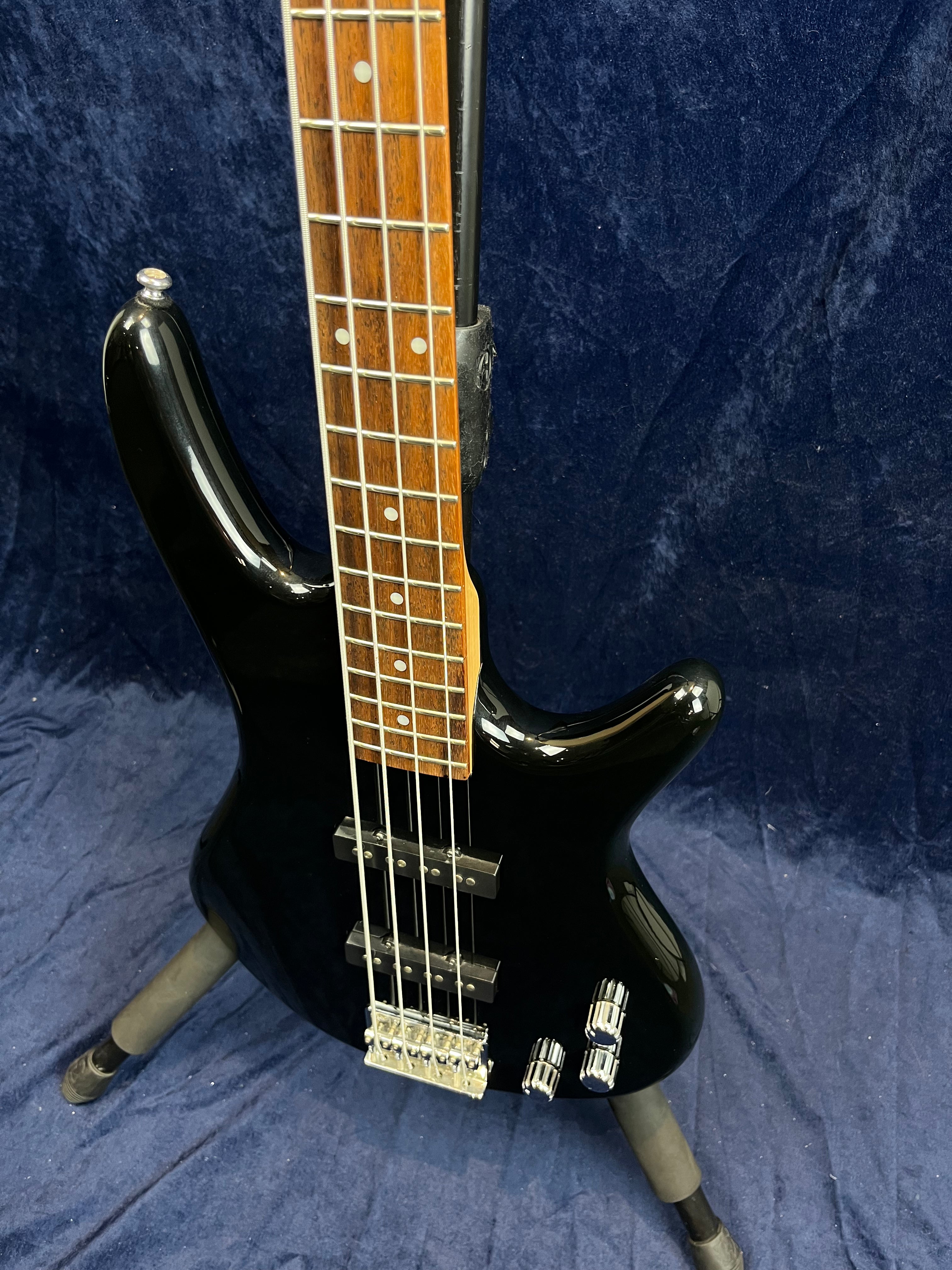 Basse 4 cordes Ibanez Gio noire brillante d'occasion