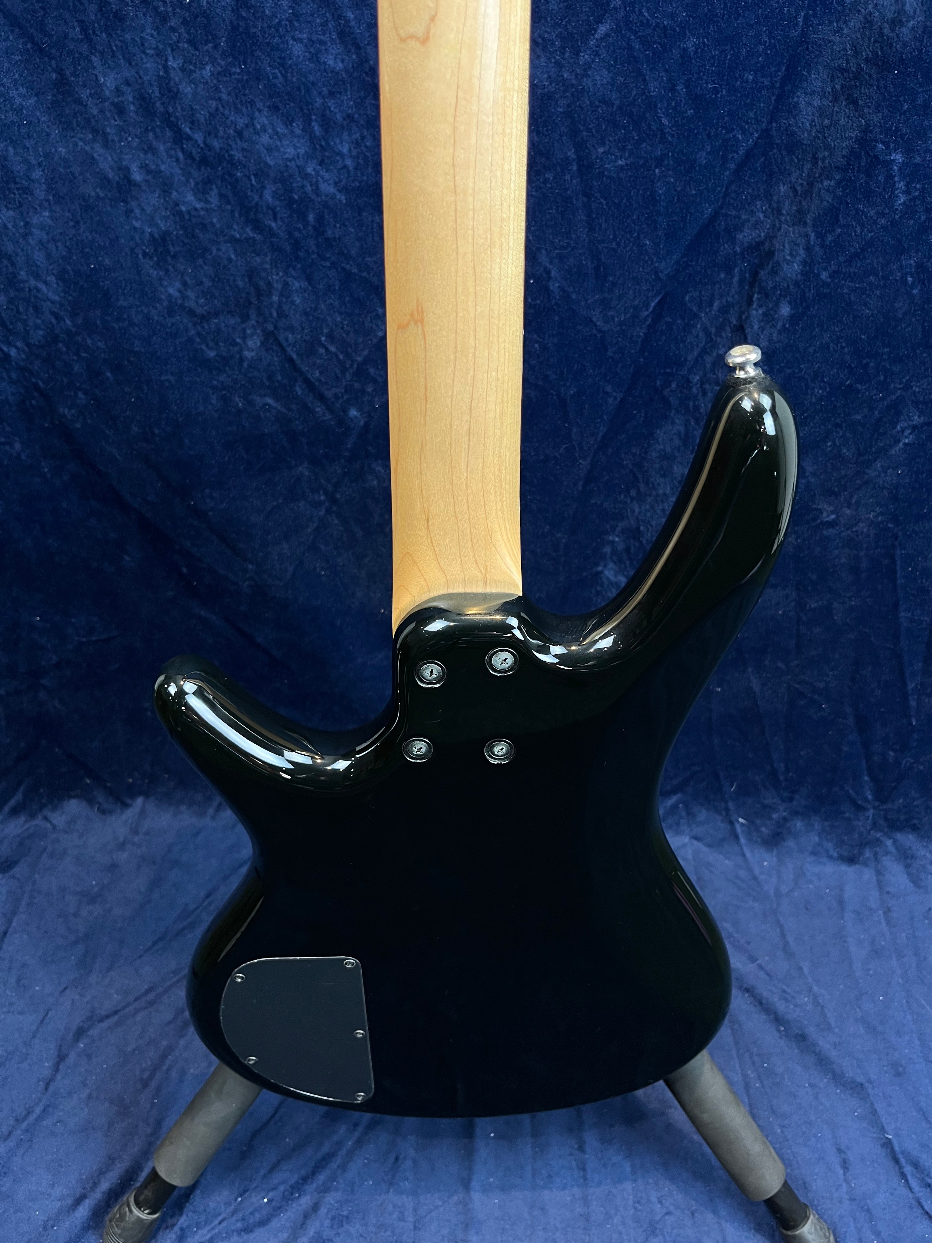 Basse 4 cordes Ibanez Gio noire brillante d'occasion