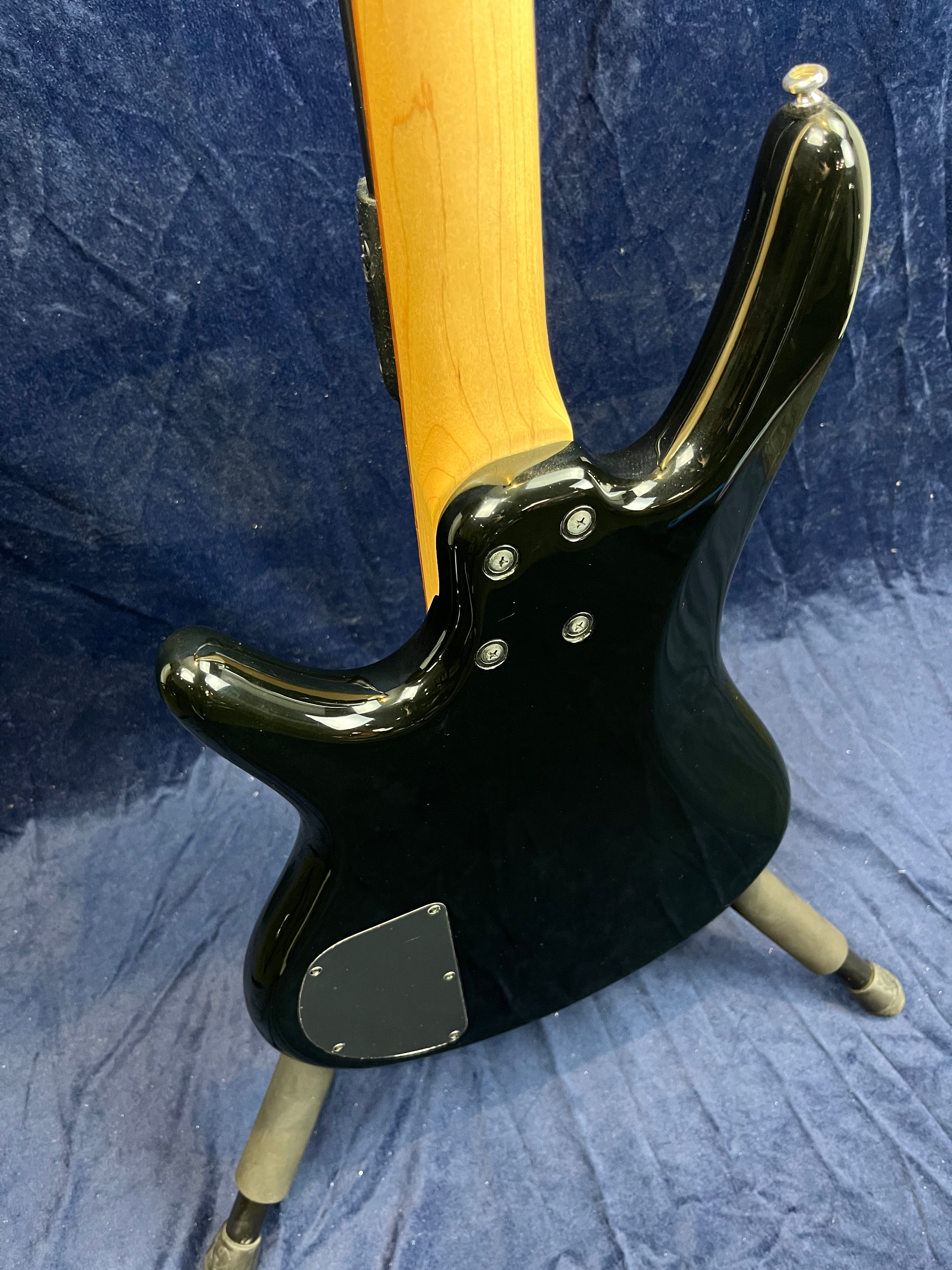 Basse 4 cordes Ibanez Gio noire brillante d'occasion