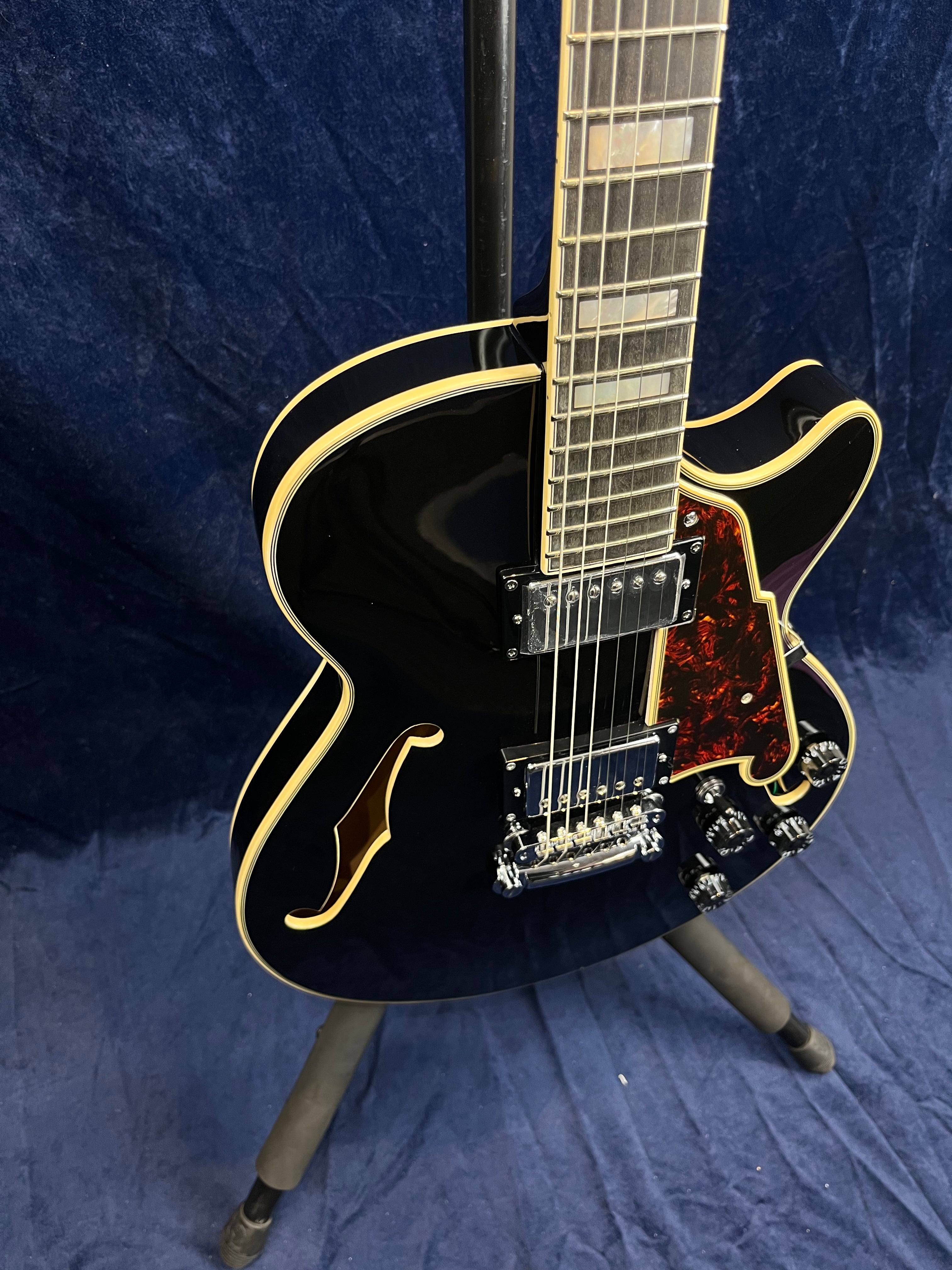Guitare électrique D'Angelico Premier SS noire (produit déclassé)