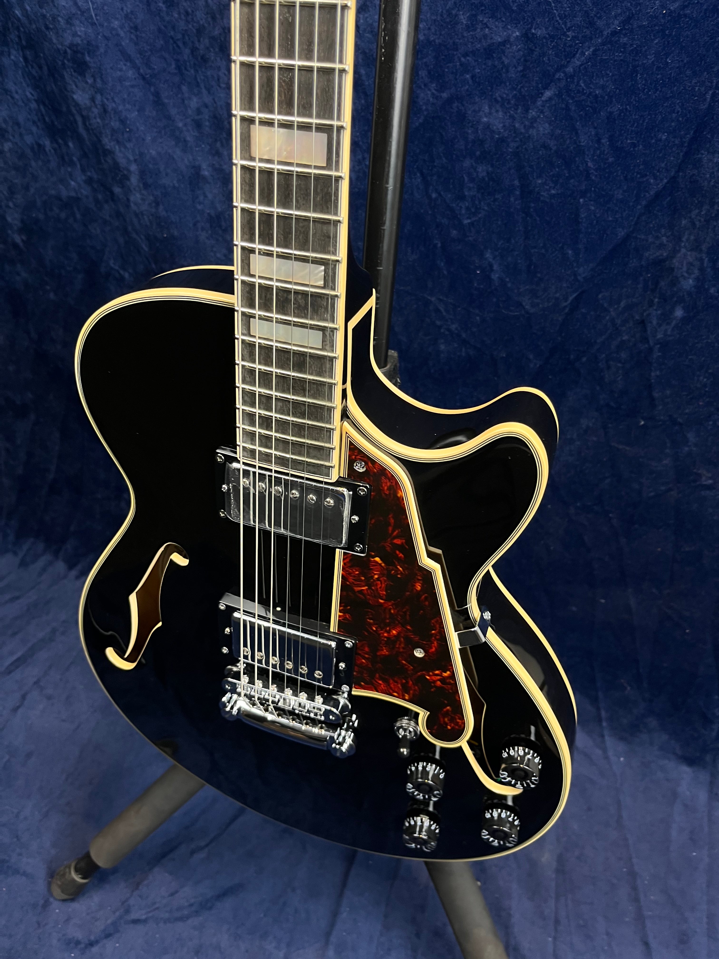 Guitare électrique D'Angelico Premier SS noire (produit déclassé)