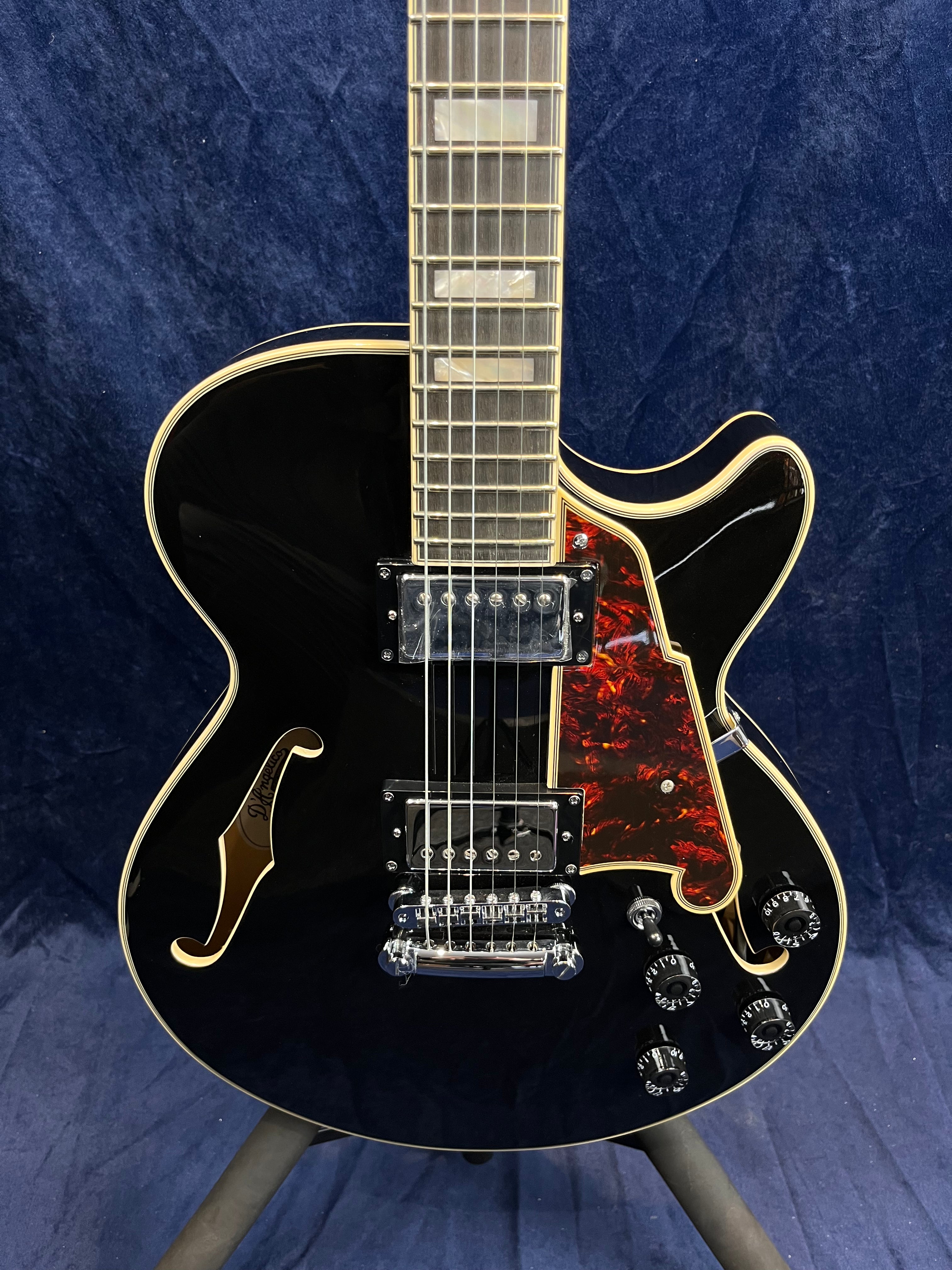 Guitare électrique D'Angelico Premier SS noire (produit déclassé)