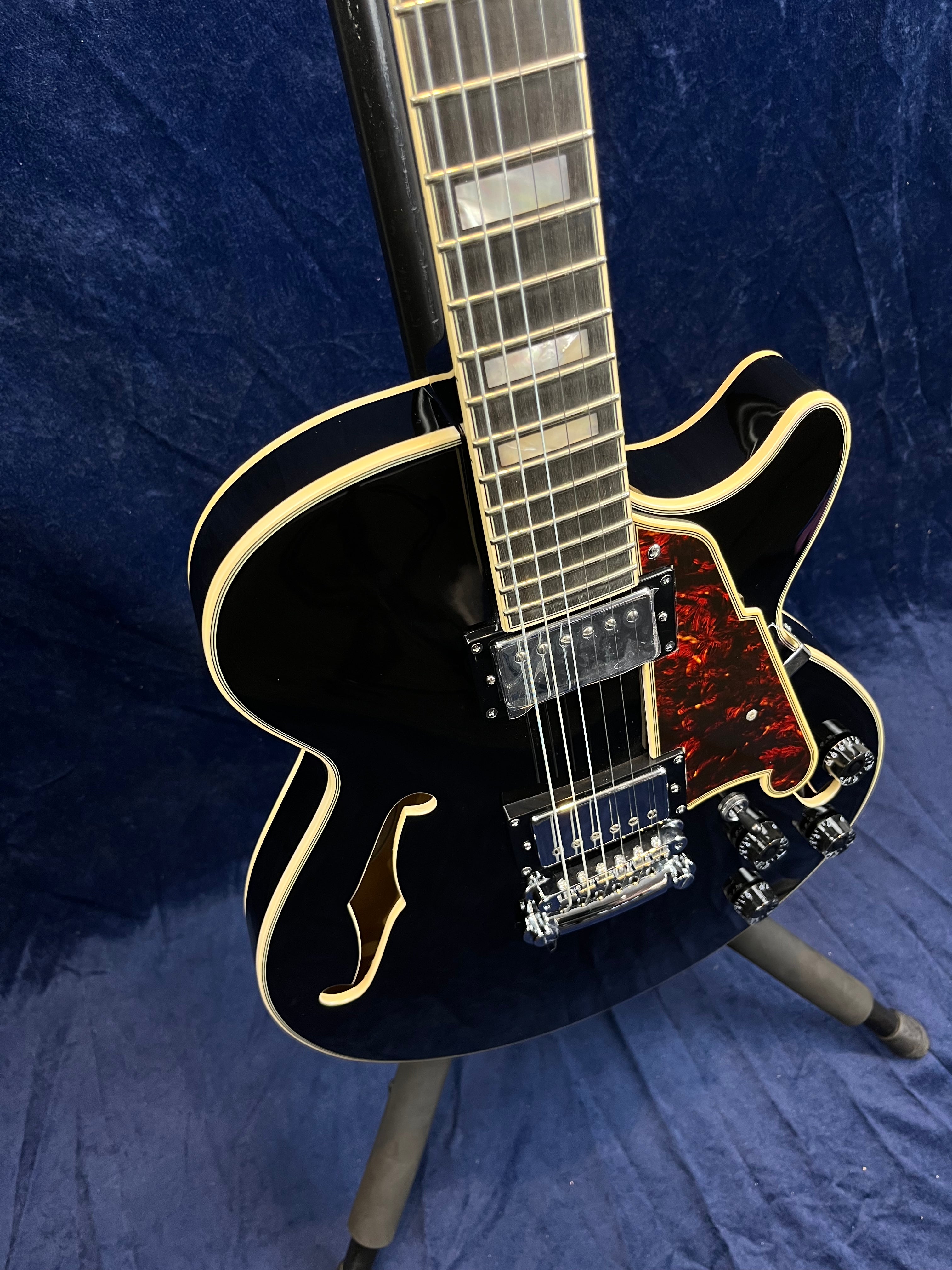 Guitare électrique D'Angelico Premier SS noire (produit déclassé)