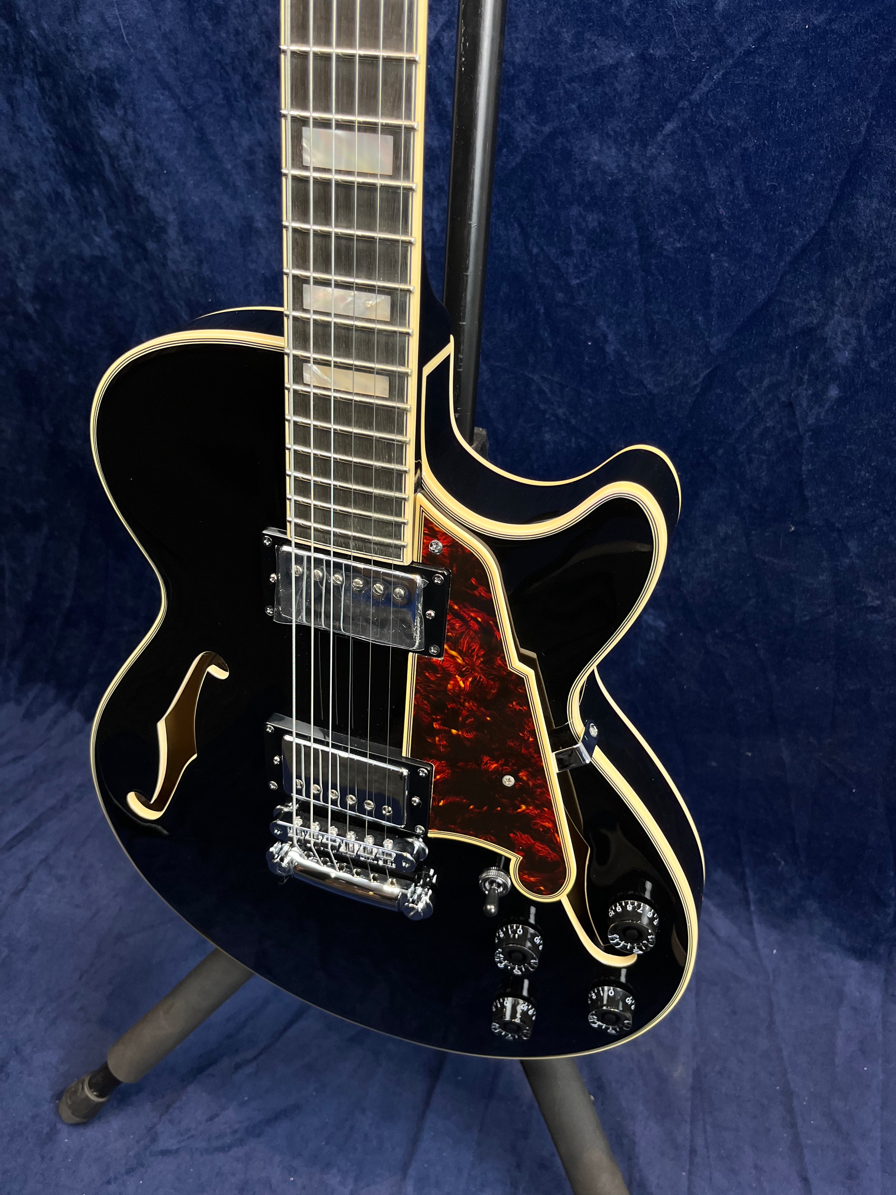 Guitare électrique D'Angelico Premier SS noire (produit déclassé)