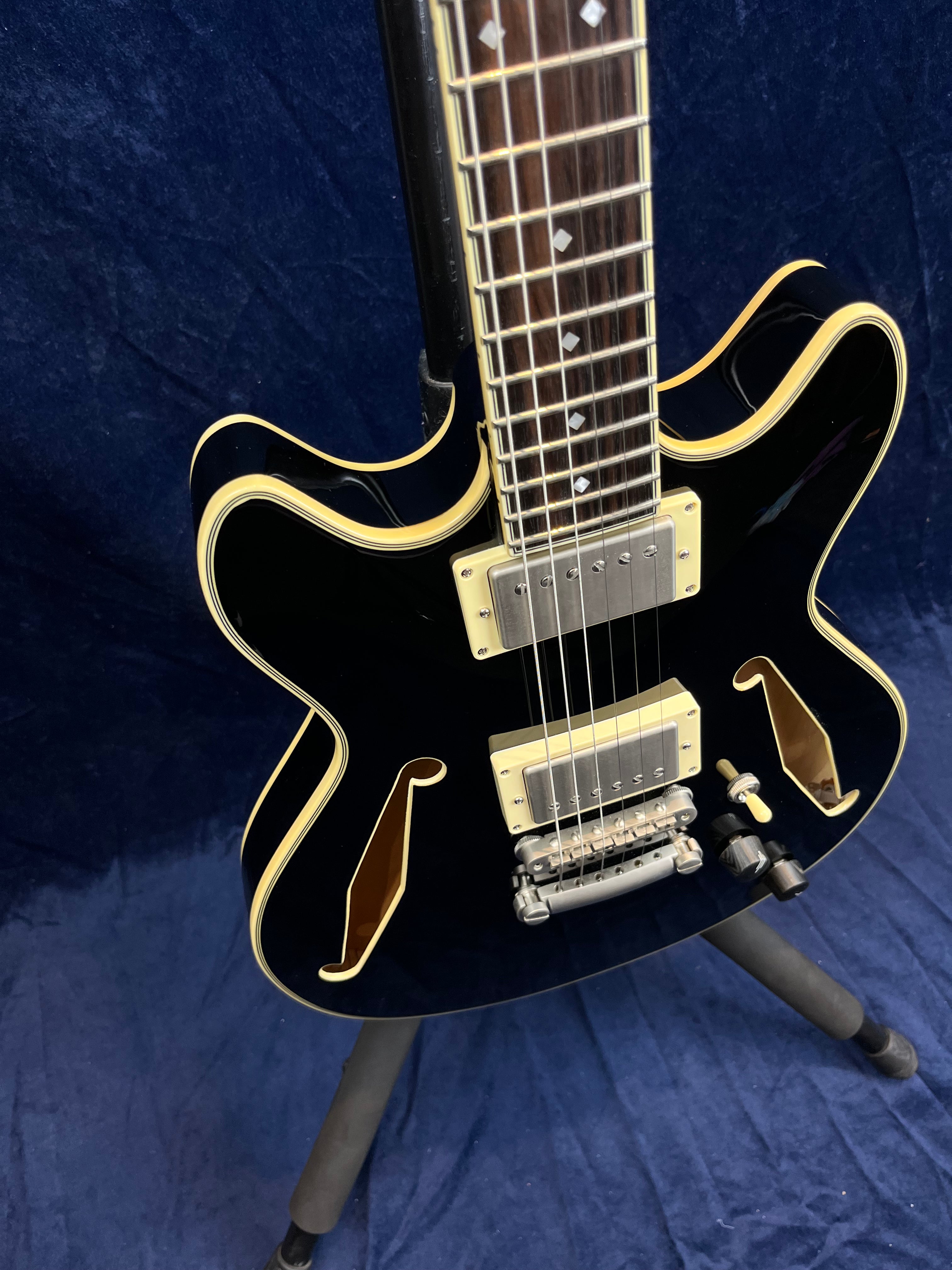 D'Angelico Excel Mini DC Tour in Black B-Stock
