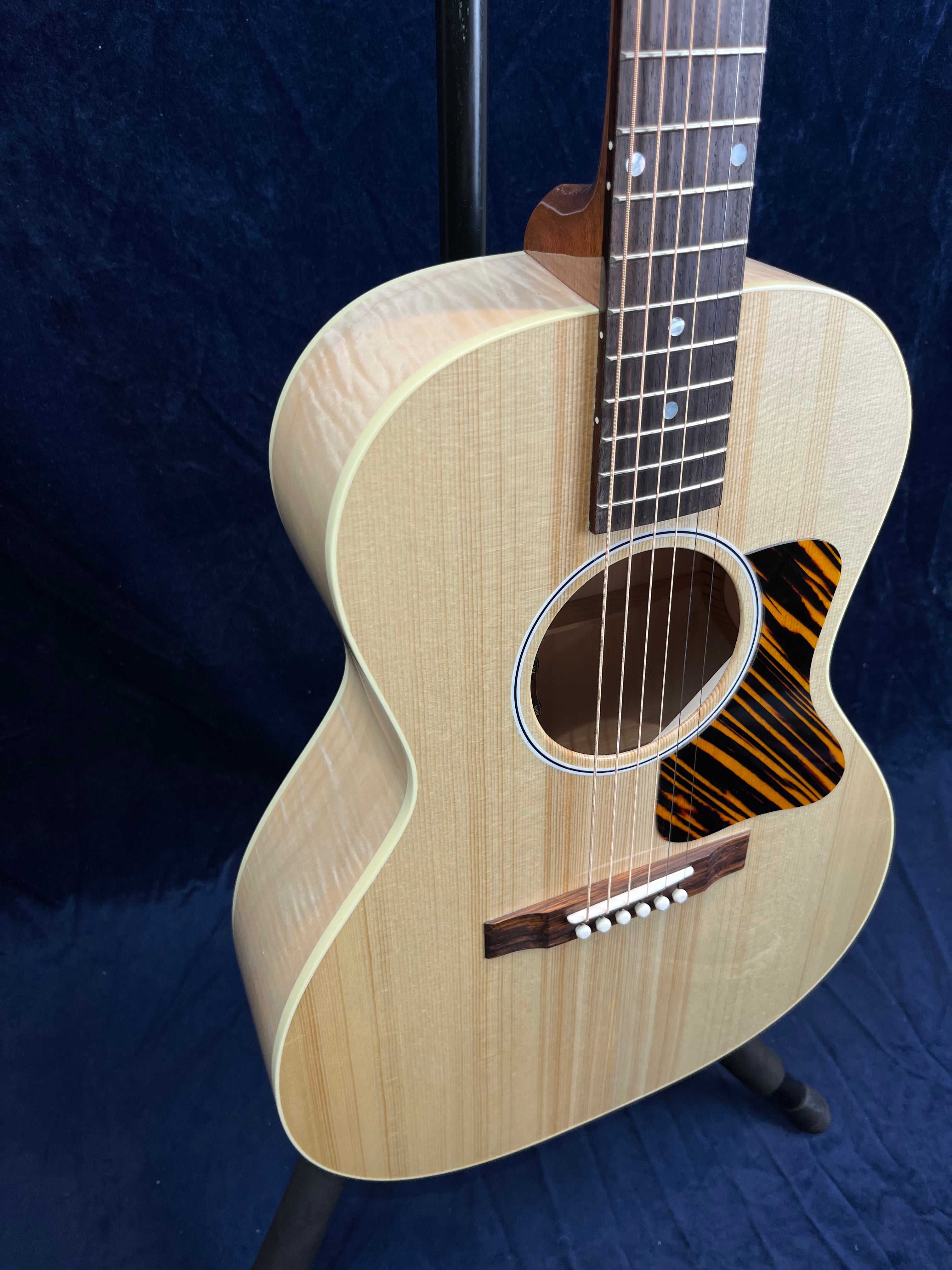 Gibson Custom Shop L-00 Maple Acoustic Guitar in Antique Natural