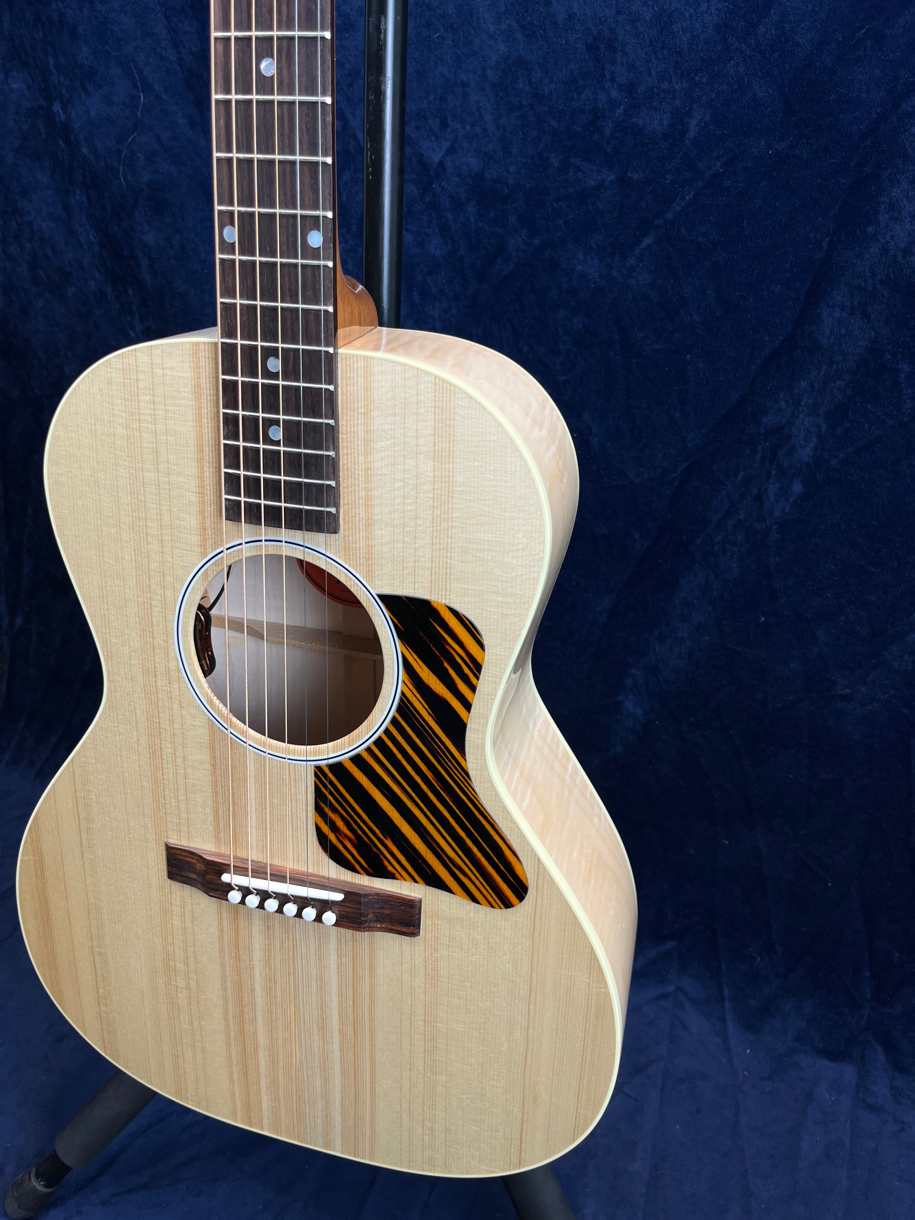 Gibson Custom Shop L-00 Maple Acoustic Guitar in Antique Natural