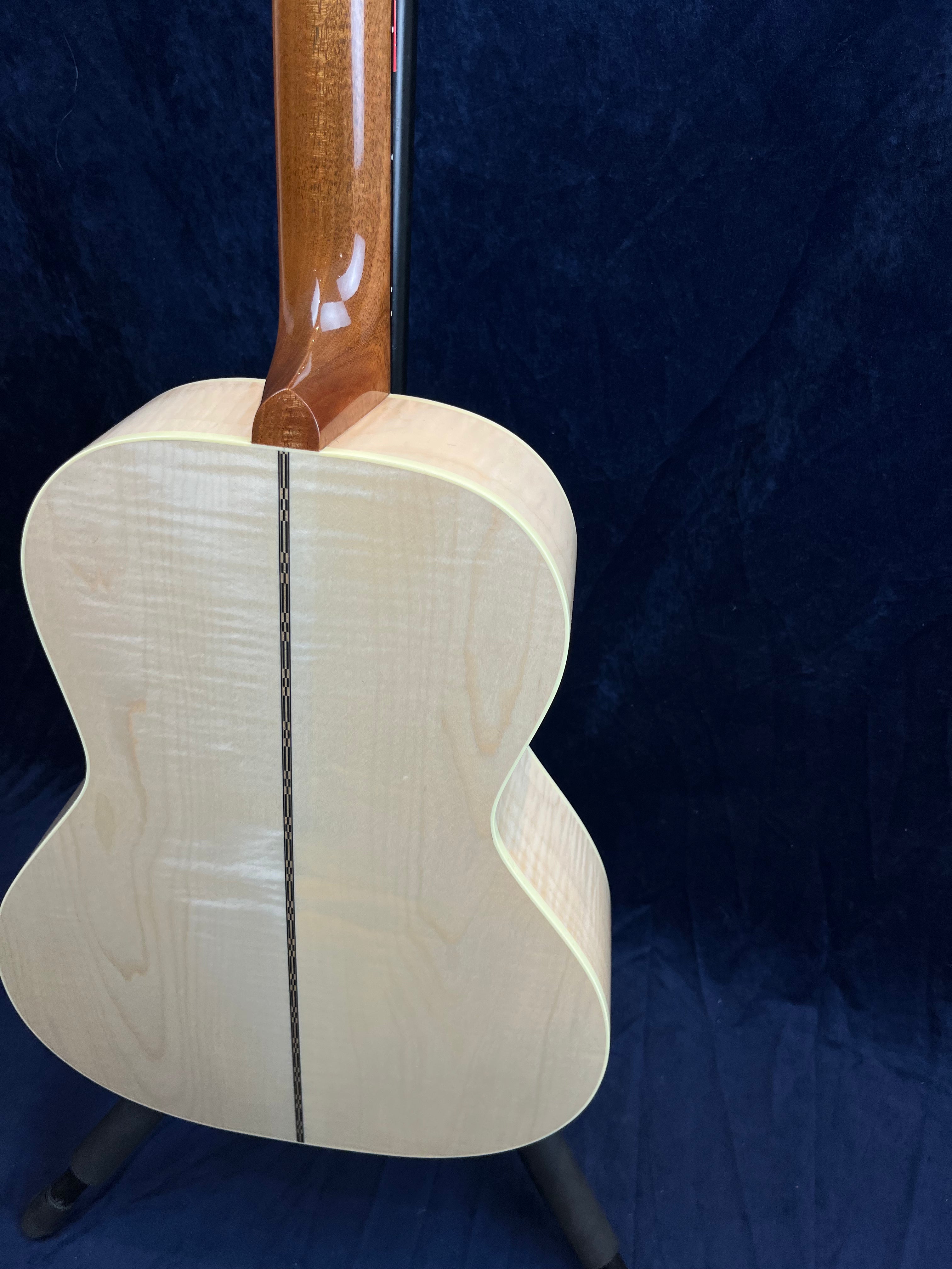 Gibson Custom Shop L-00 Maple Acoustic Guitar in Antique Natural