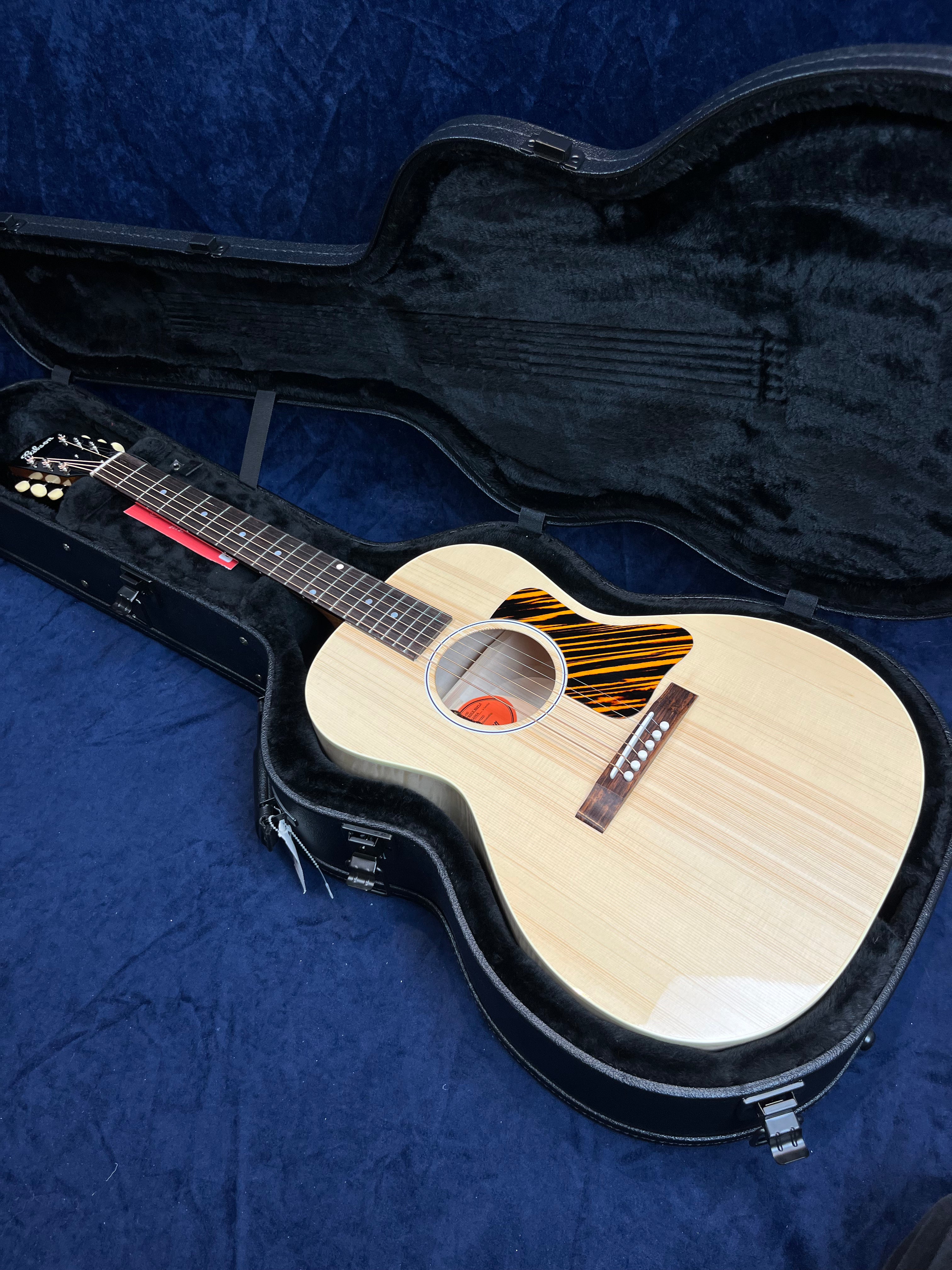 Gibson Custom Shop L-00 Maple Acoustic Guitar in Antique Natural