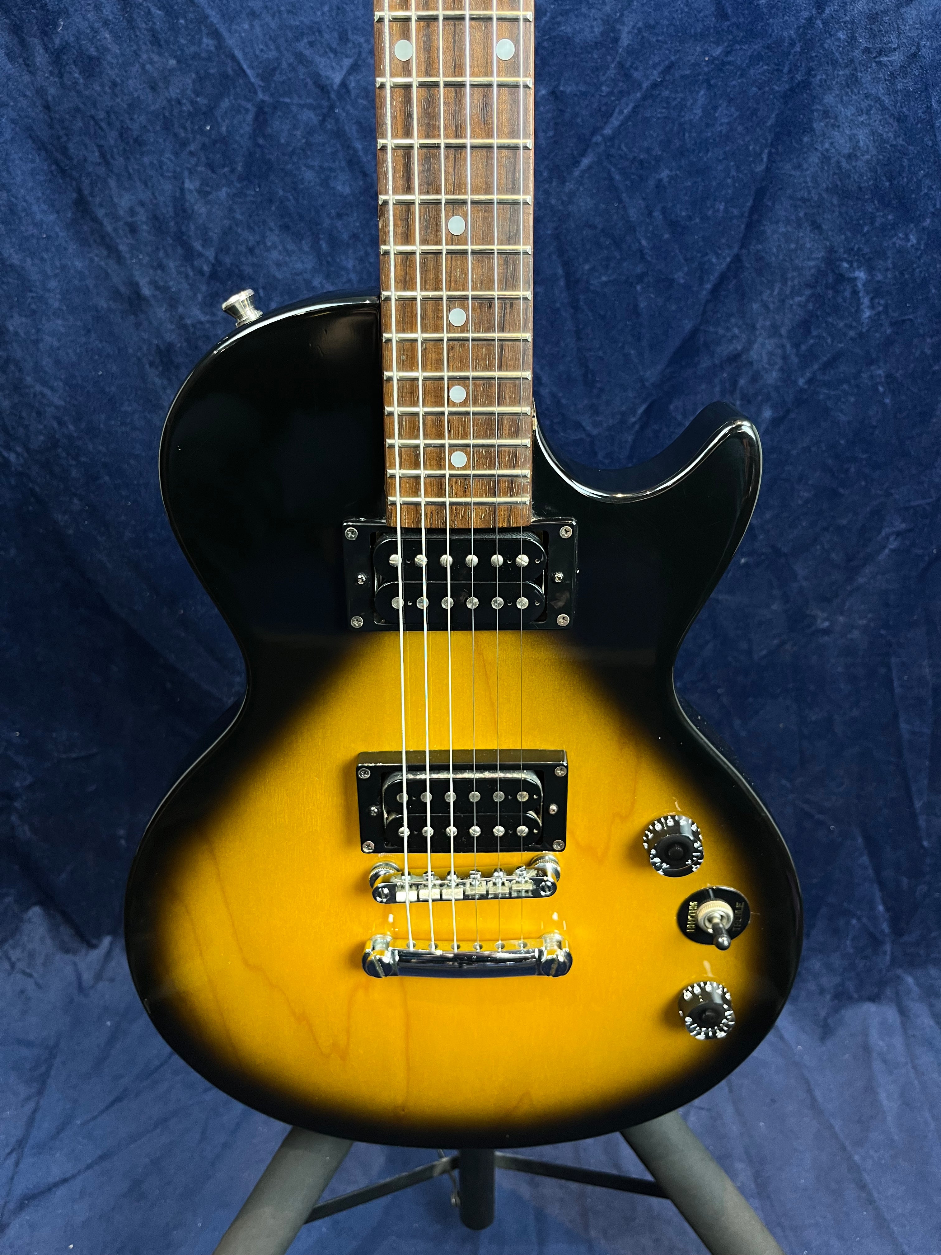 Epiphone Special Les Paul Electric Guitar in Sunburst Pre-owned