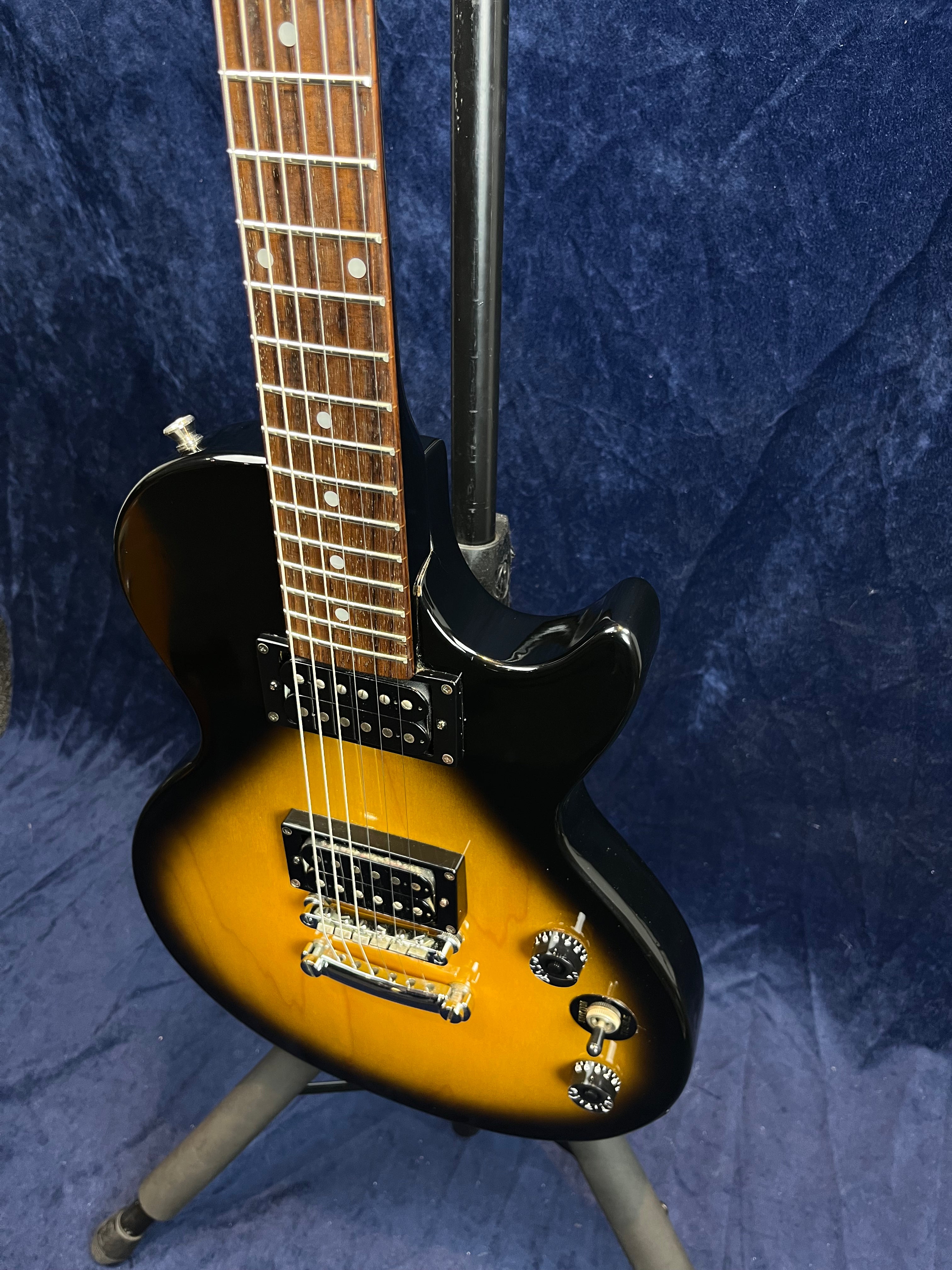 Epiphone Special Les Paul Electric Guitar in Sunburst Pre-owned