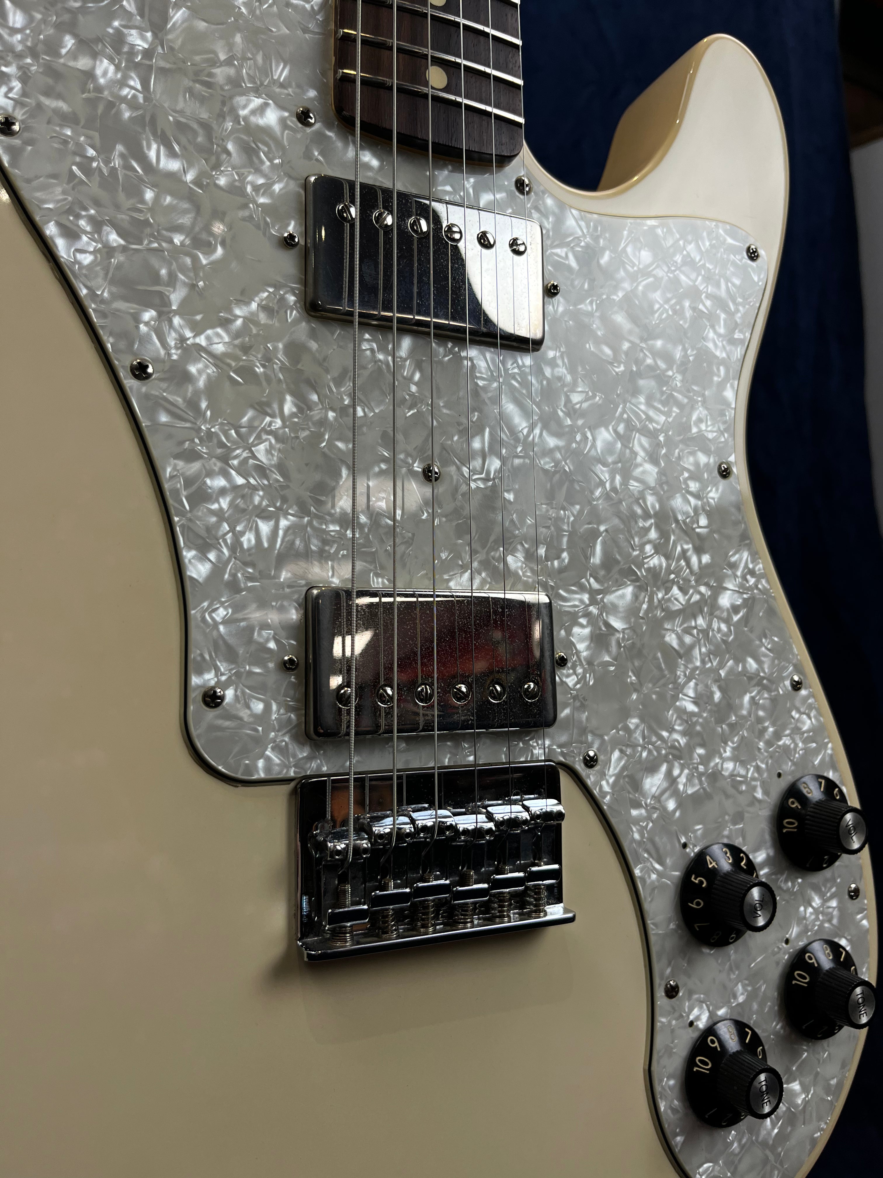 Fender Chris Shiflett Telecaster Deluxe in Arctic White Pre-owned with Case