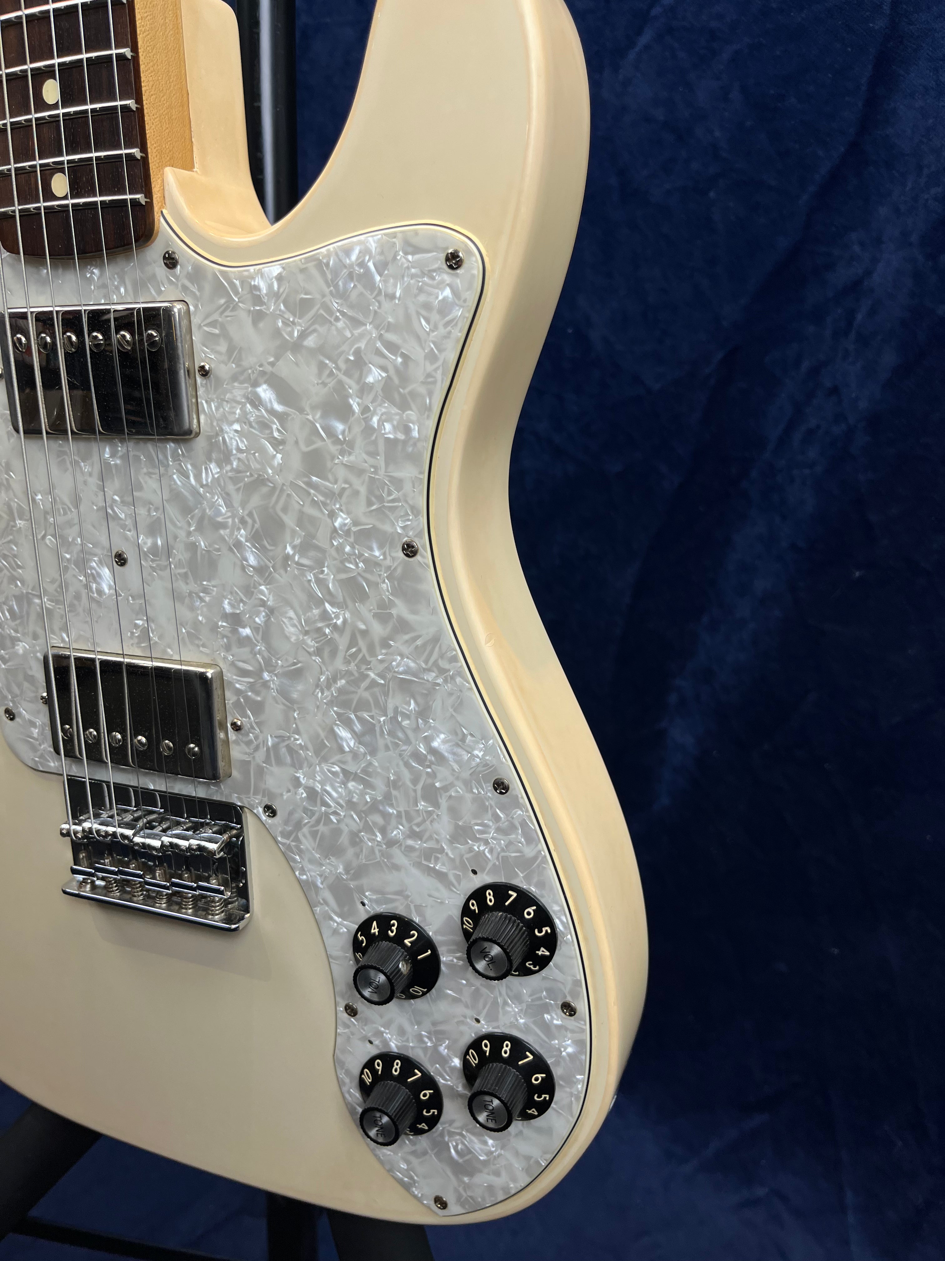 Fender Chris Shiflett Telecaster Deluxe in Arctic White Pre-owned with Case