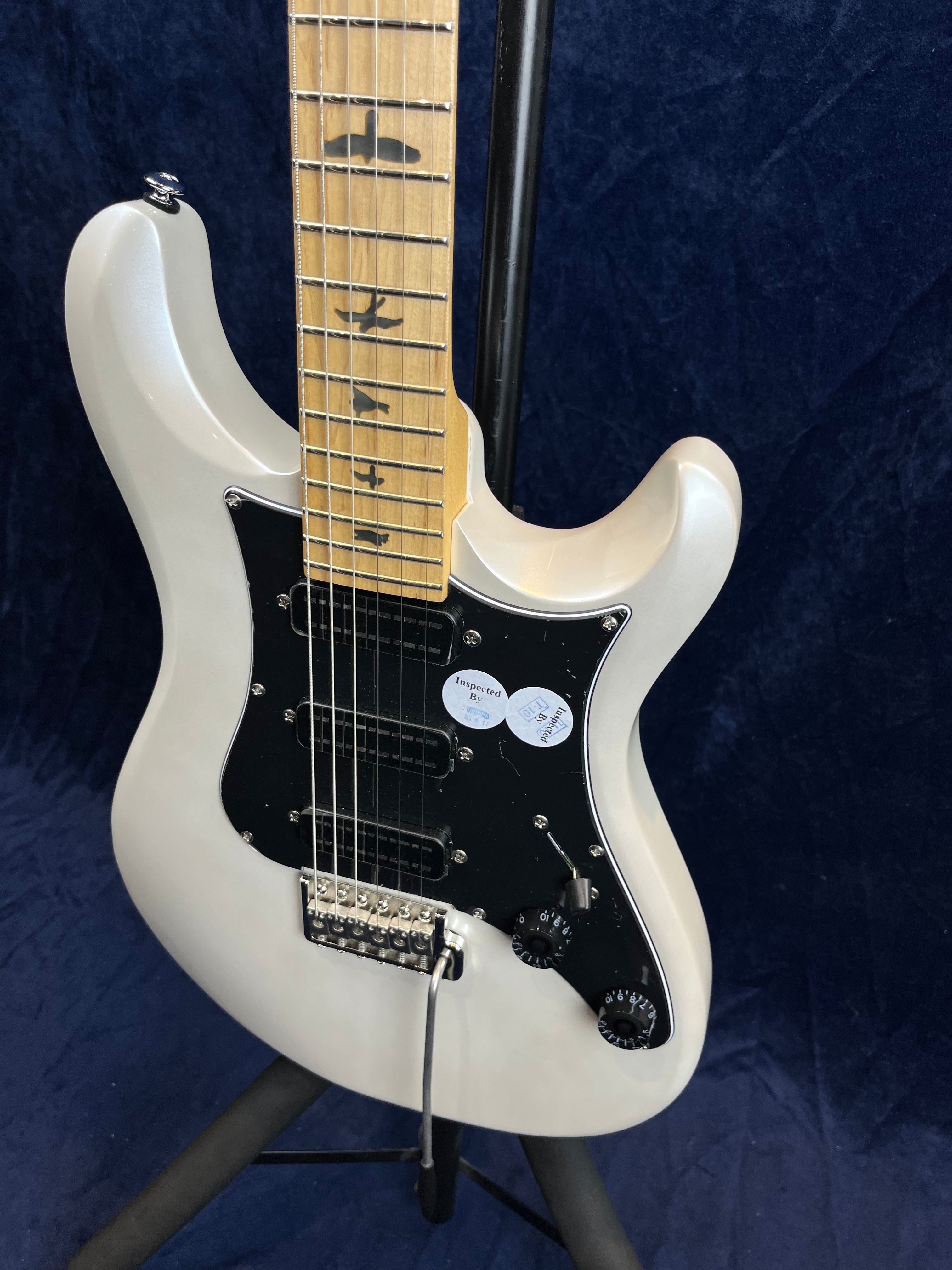 Guitare électrique PRS SE NF3 Maple finition White Pearl (ancien modèle d'exposition)