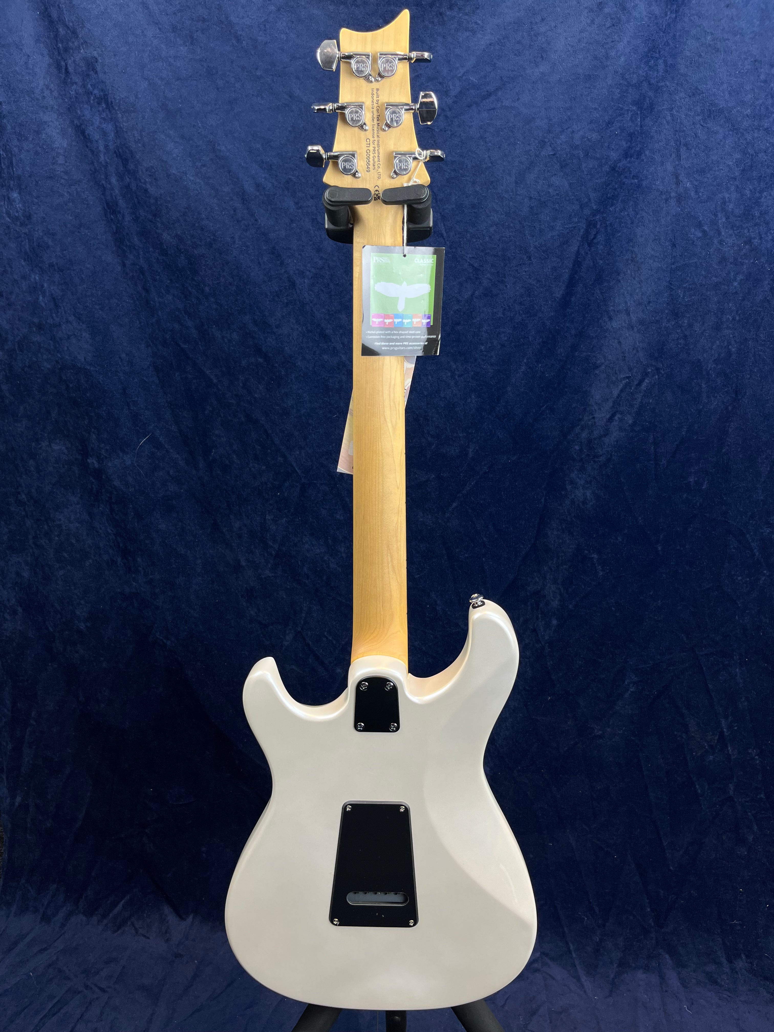 Guitare électrique PRS SE NF3 Maple finition White Pearl (ancien modèle d'exposition)
